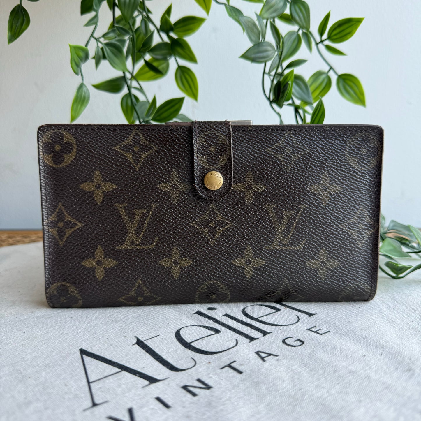 Louis Vuitton 1999 Long Kiss Lock Purse