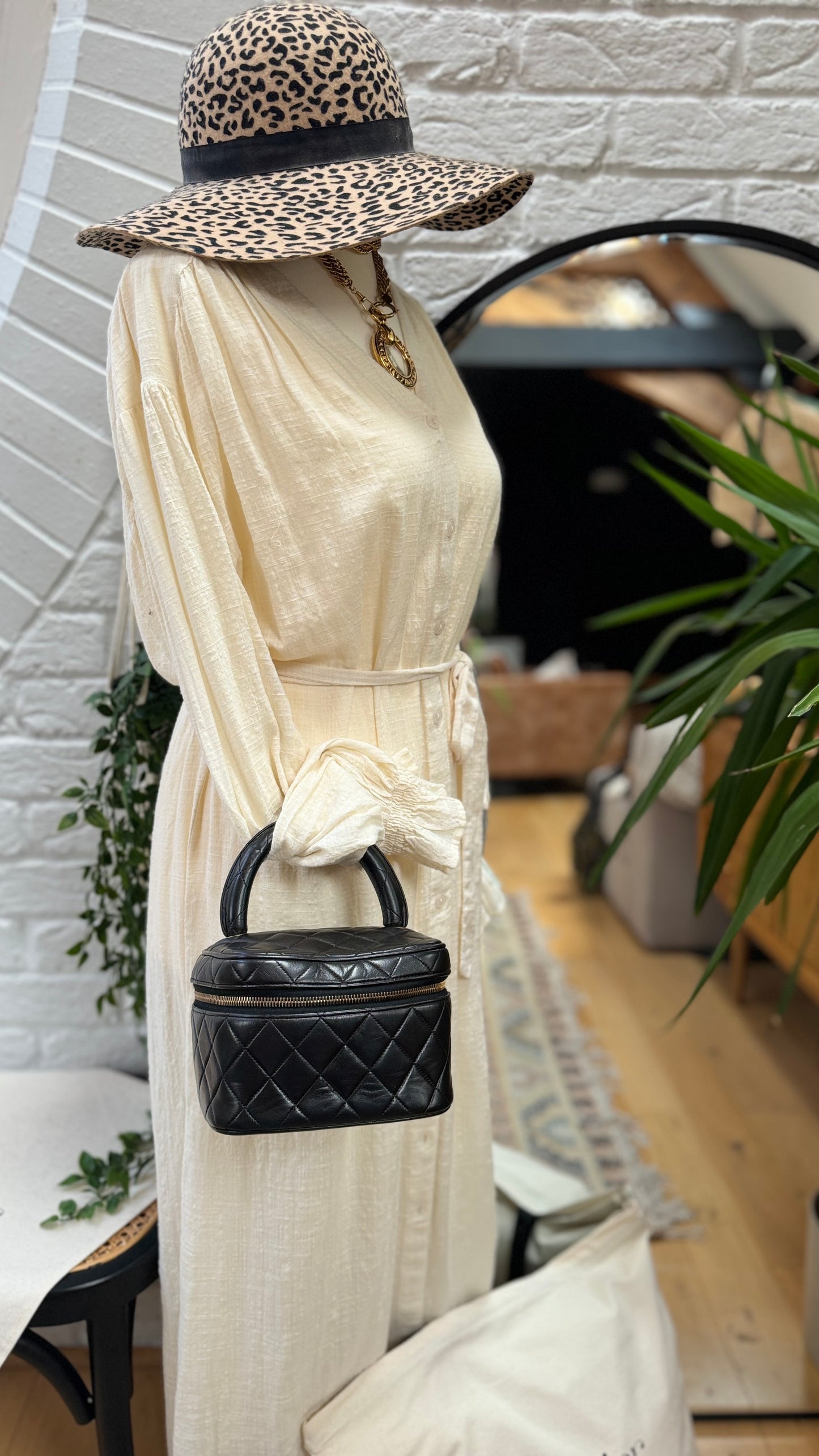 Chanel 1991 Vintage Quilted CC Top Handle Vanity Case