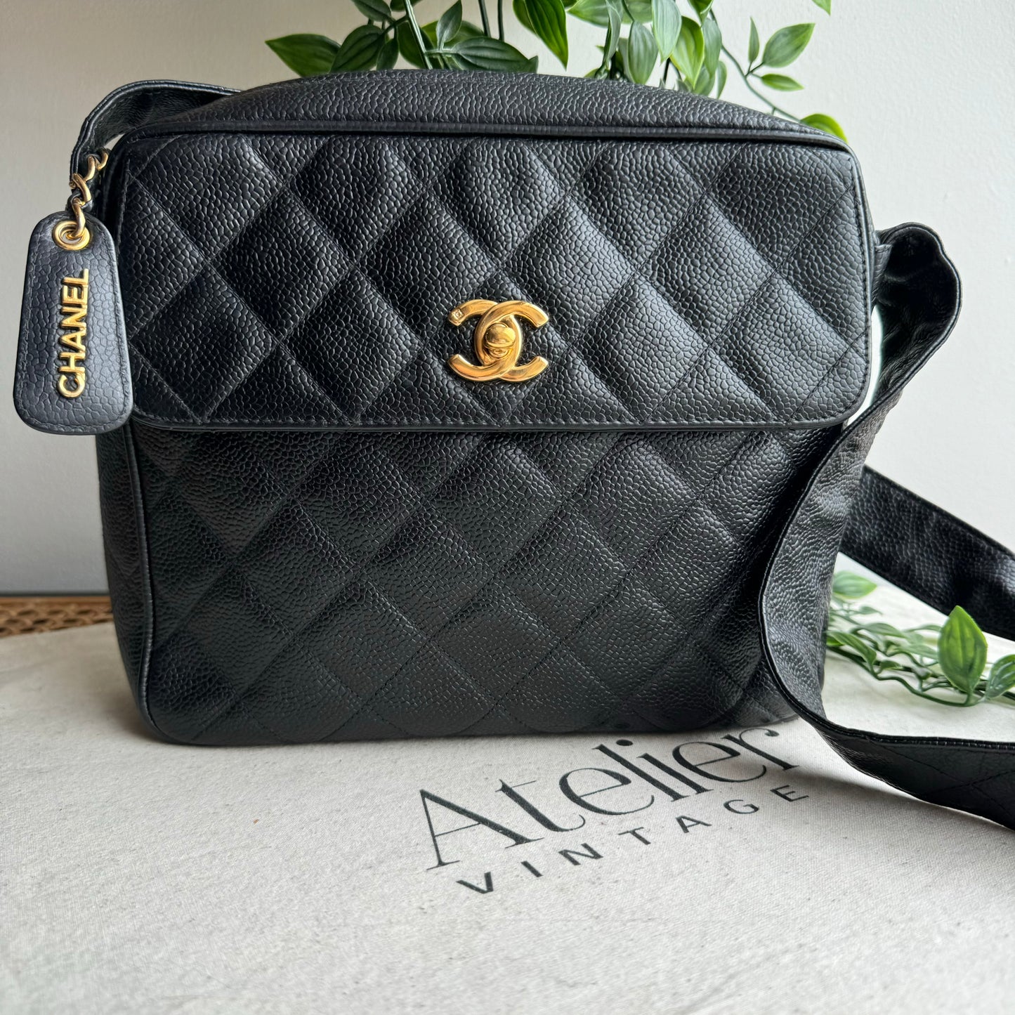 Chanel 1994 Caviar Leather CC Turnlock Shoulder Bag