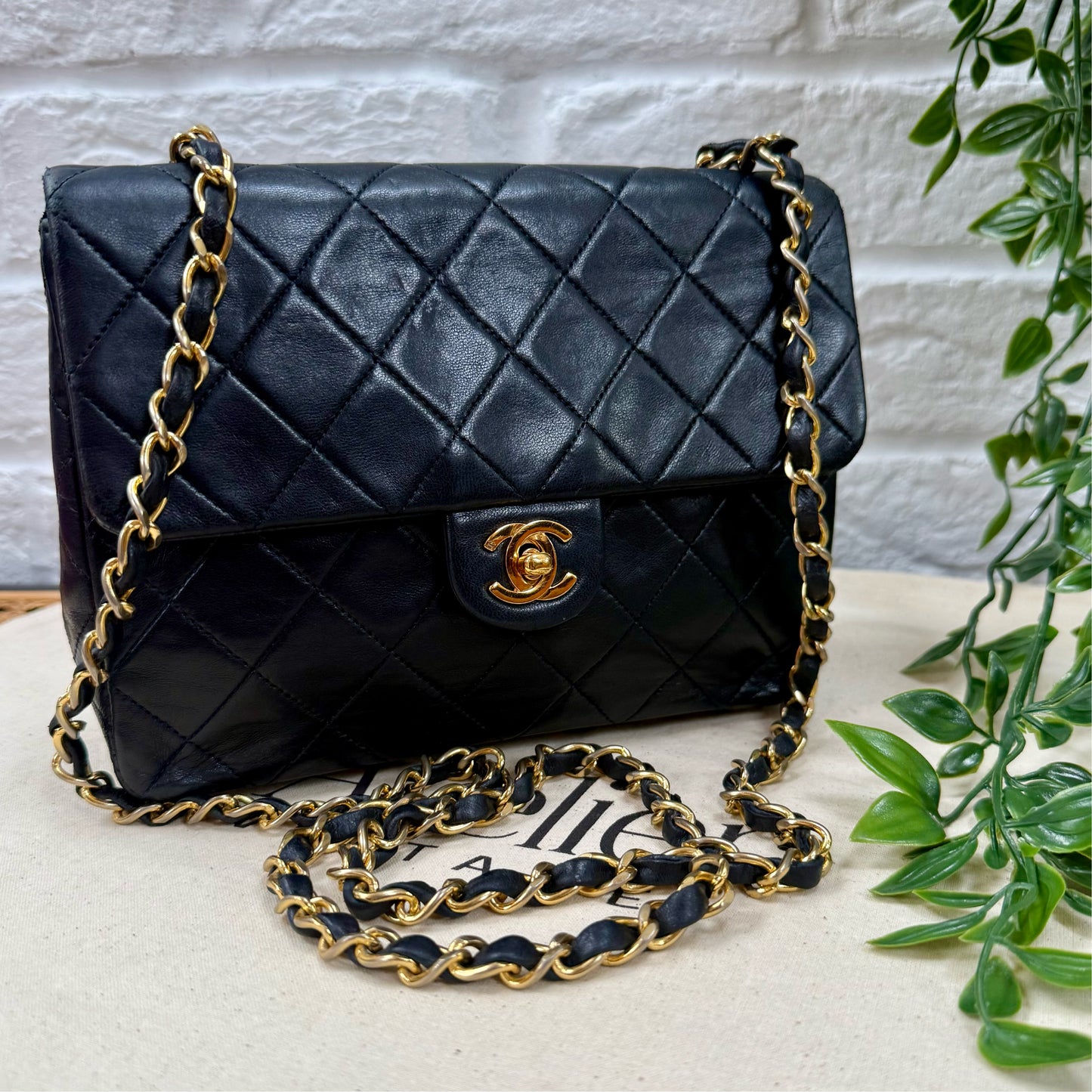 Chanel 1989 Classic Square Single Flap Medium - Navy
