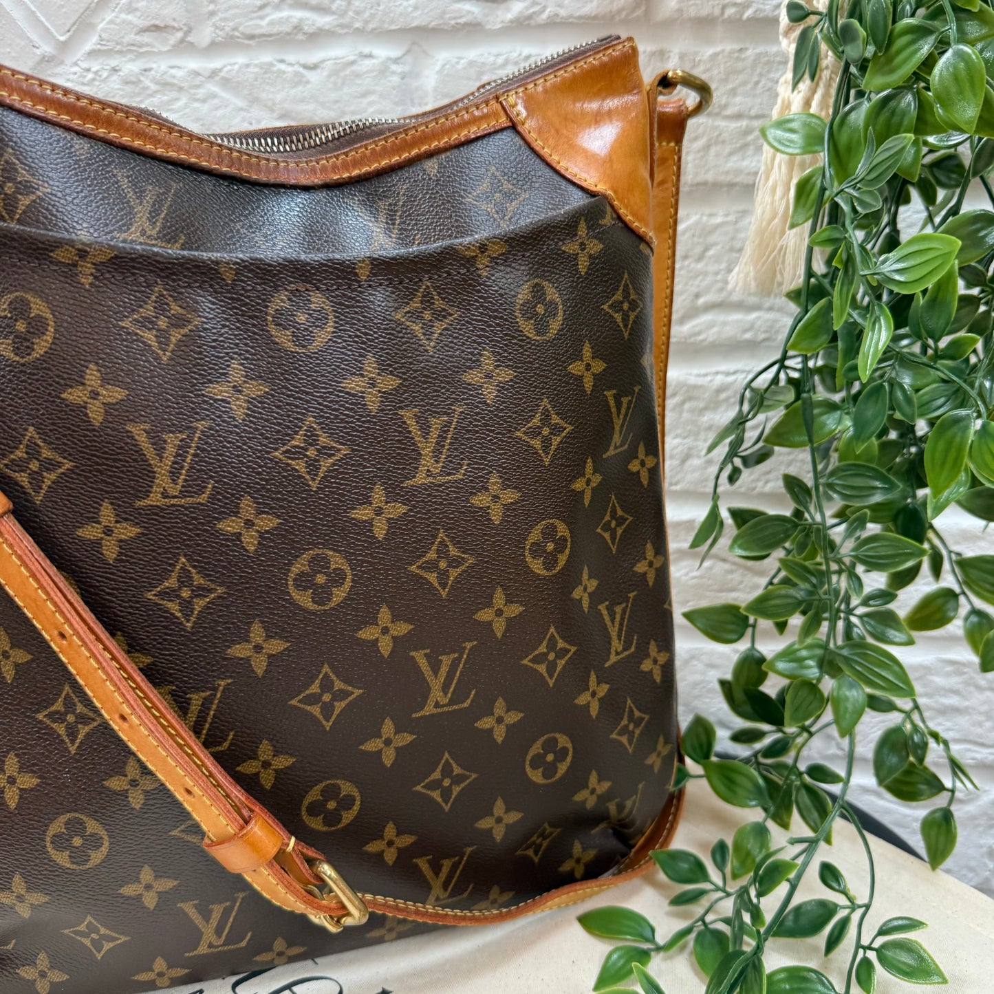 Louis Vuitton 2008 Odeon GM Cross Body