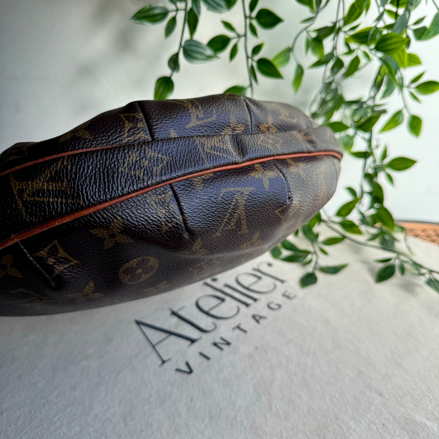 Louis Vuitton Croissant MM