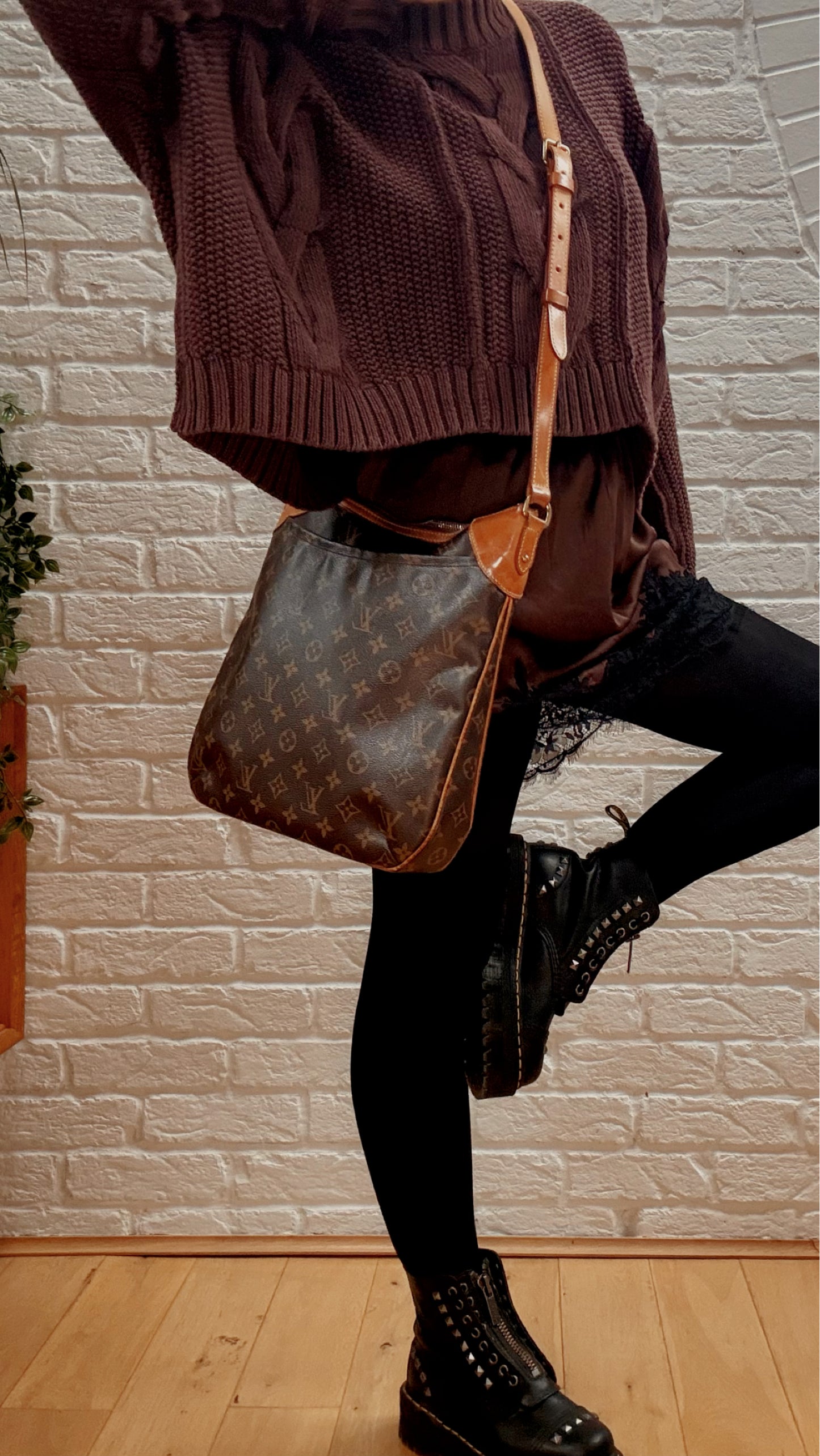 Louis Vuitton 2008 Odeon GM Cross Body