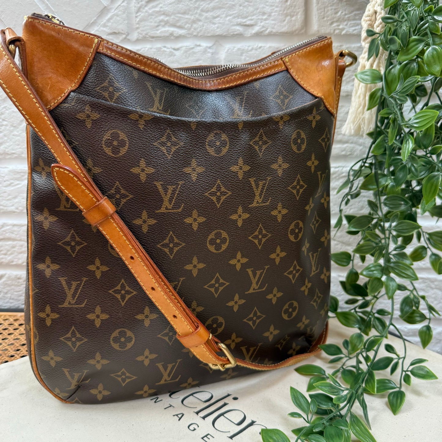 Louis Vuitton 2008 Odeon GM Cross Body