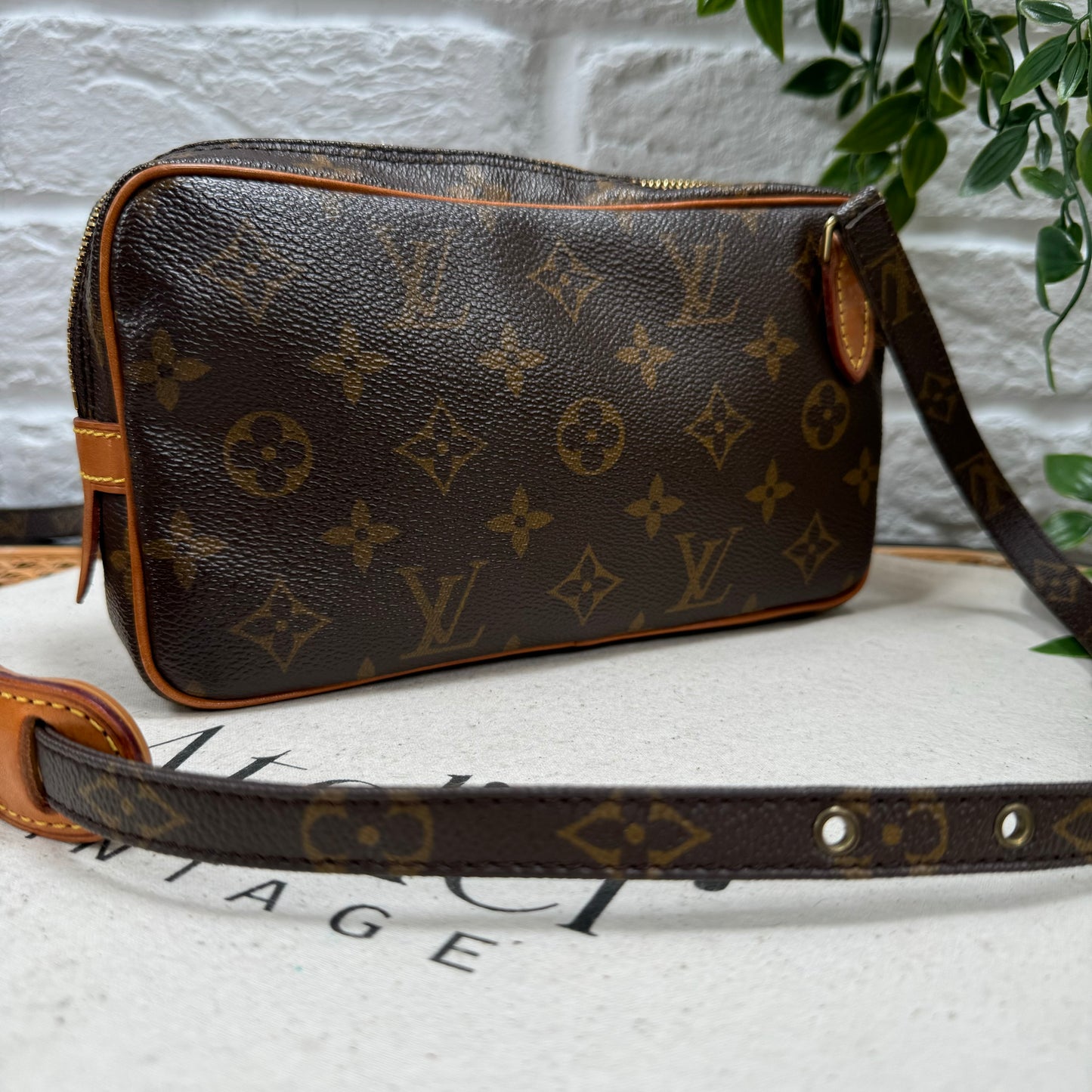 Louis Vuitton 1996 Pochette Marly Bandouliere