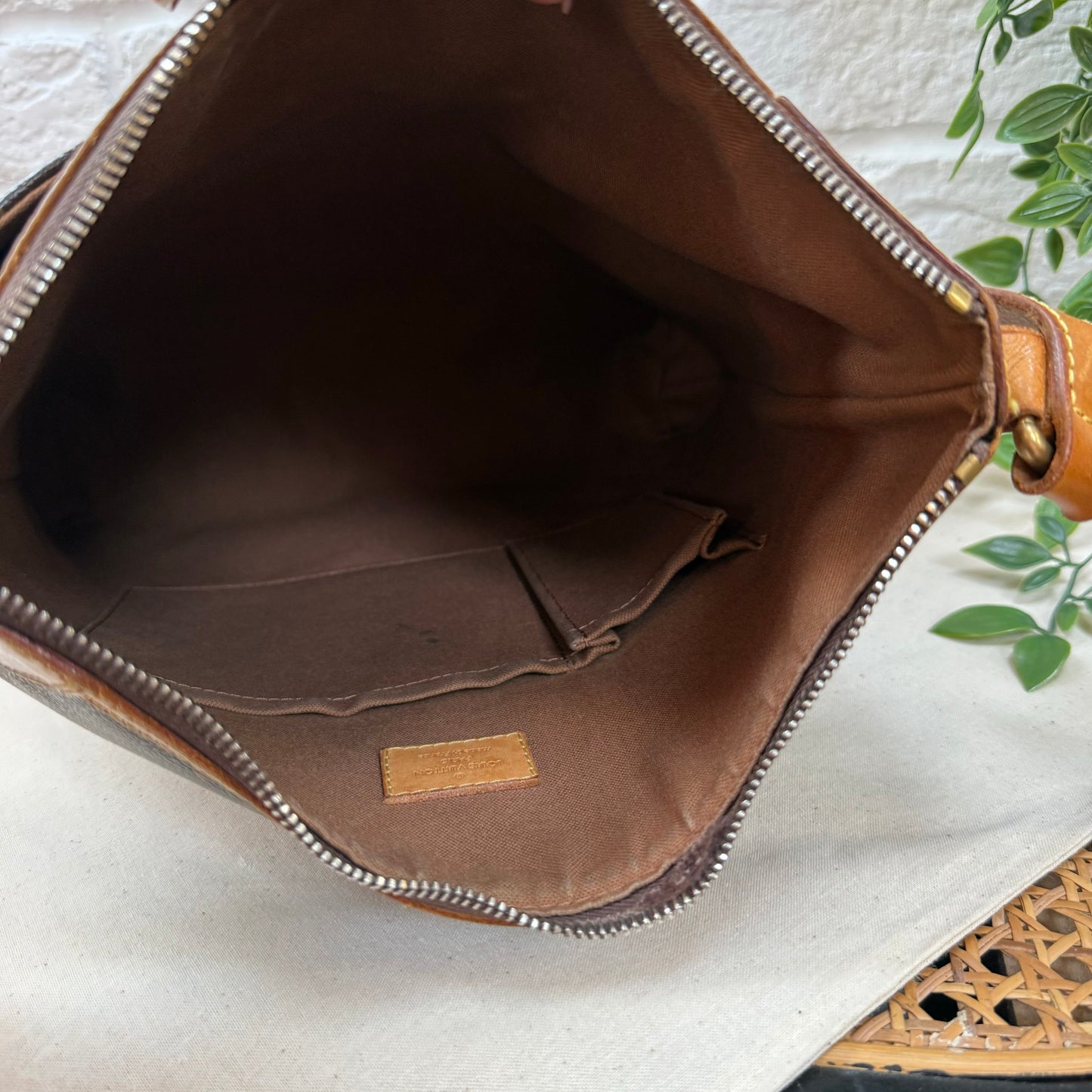 Louis Vuitton 2008 Odeon GM Cross Body