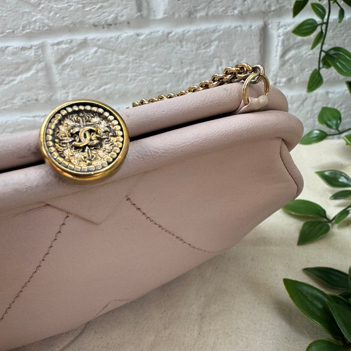 Chanel 1980s Lambskin Powder Pink Kiss Lock Bag