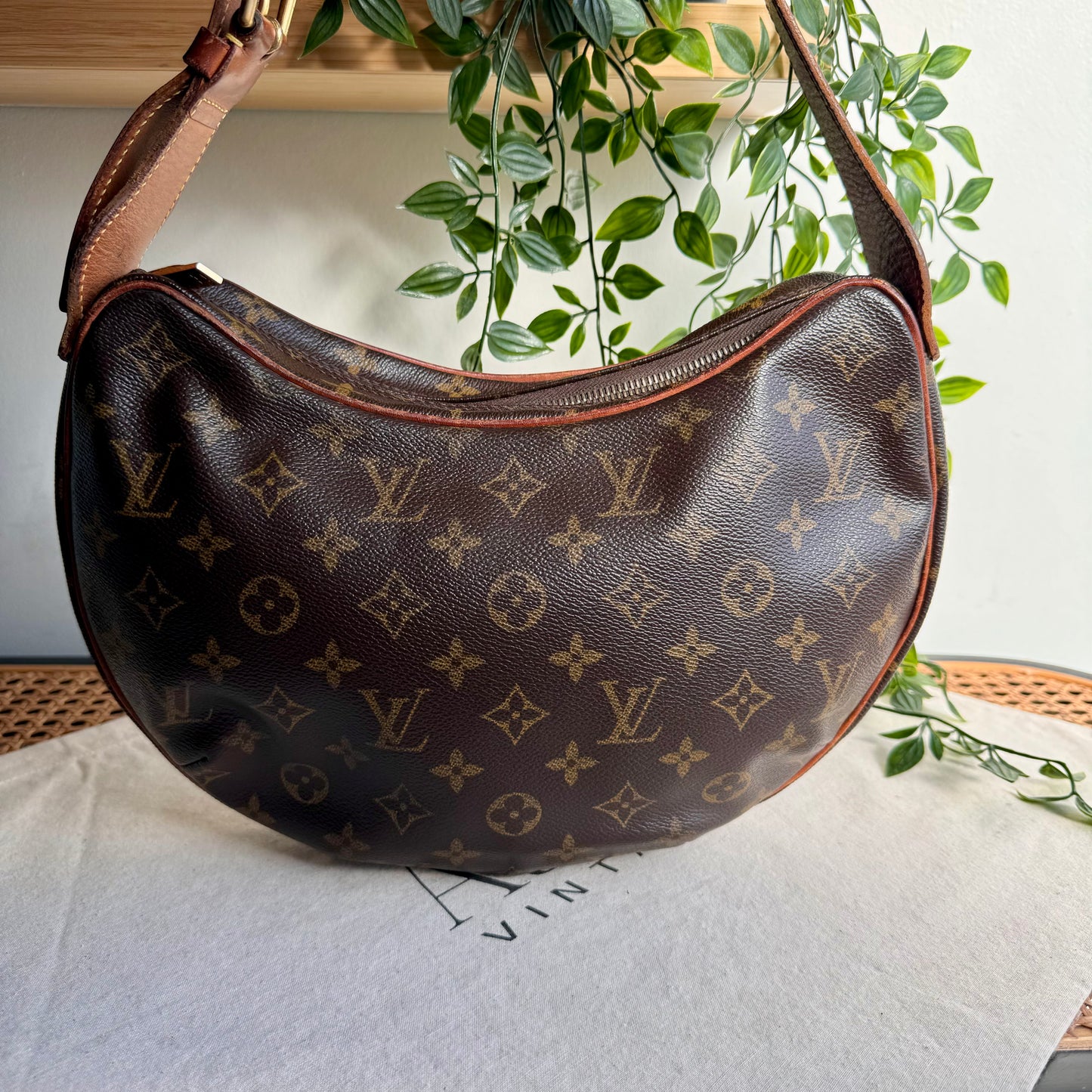 Louis Vuitton Croissant MM