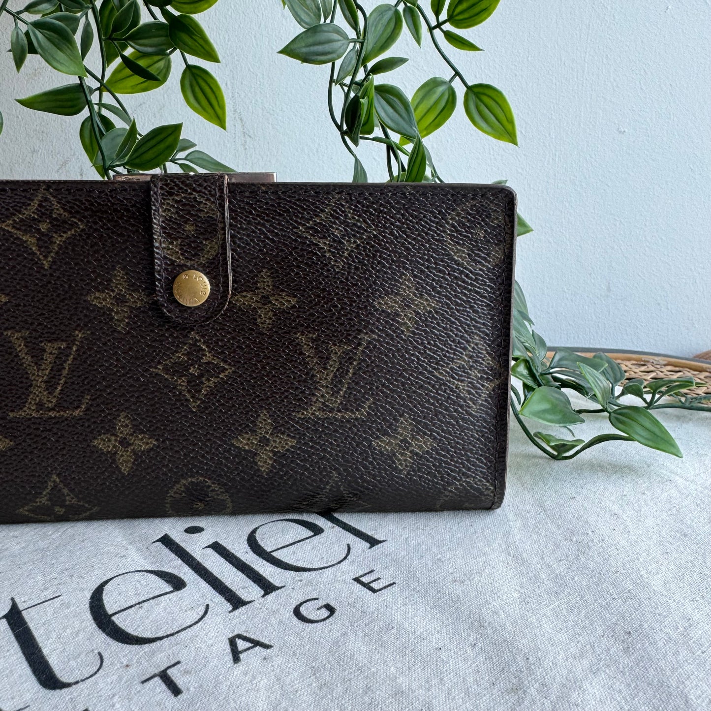 Louis Vuitton 1999 Long Kiss Lock Purse