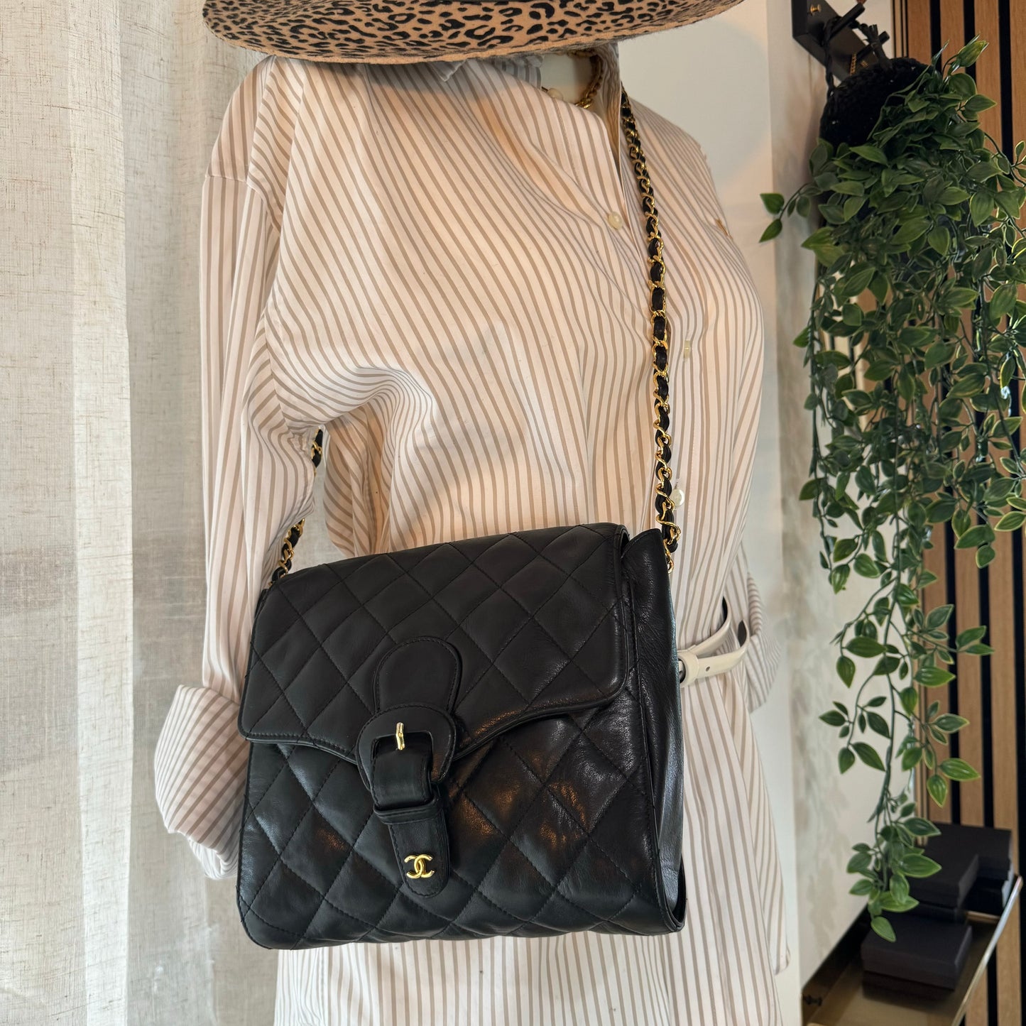 Chanel 1986 CC Closure Chain Shoulder Bag