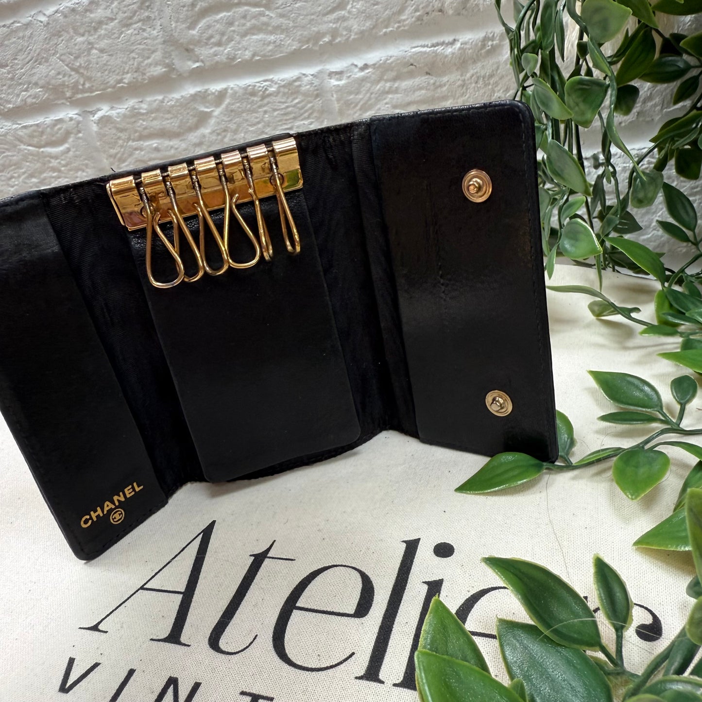 Chanel 2000 Black Caviar Leather six key holder