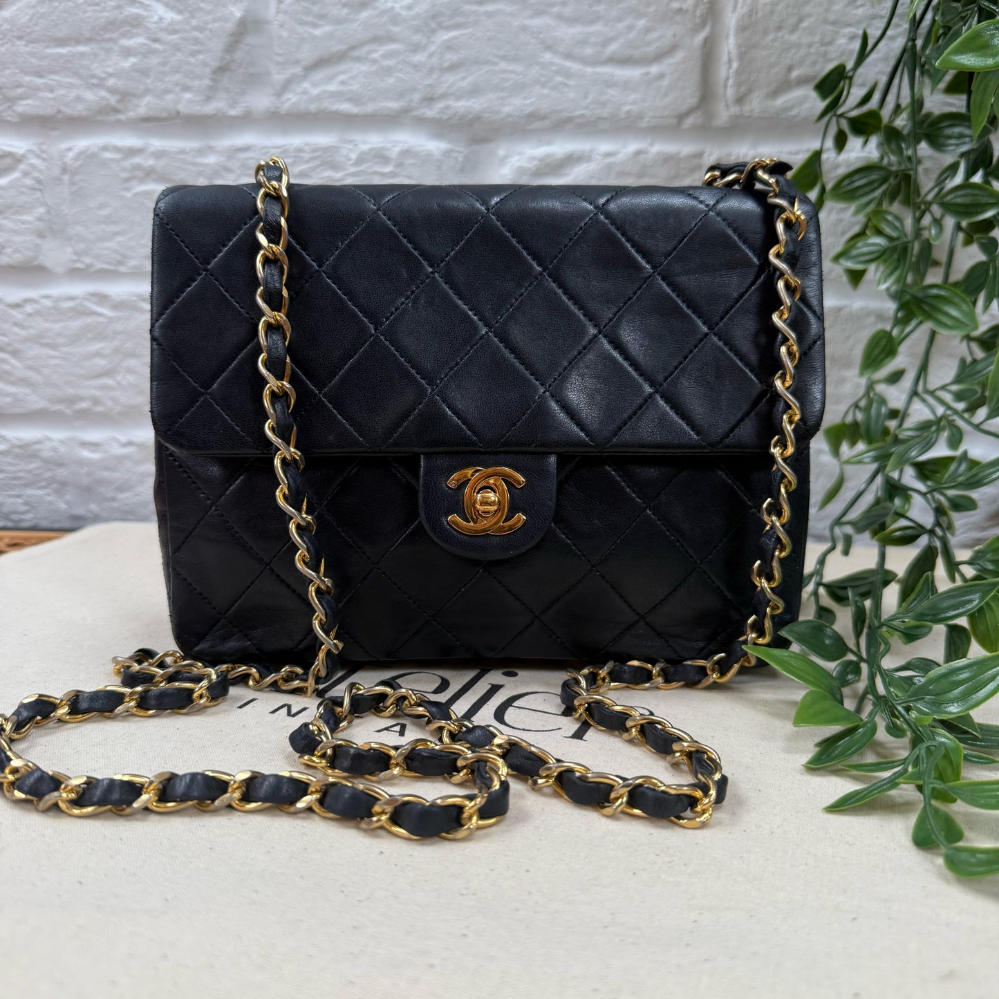 Chanel 1989 Classic Square Single Flap Medium - Navy