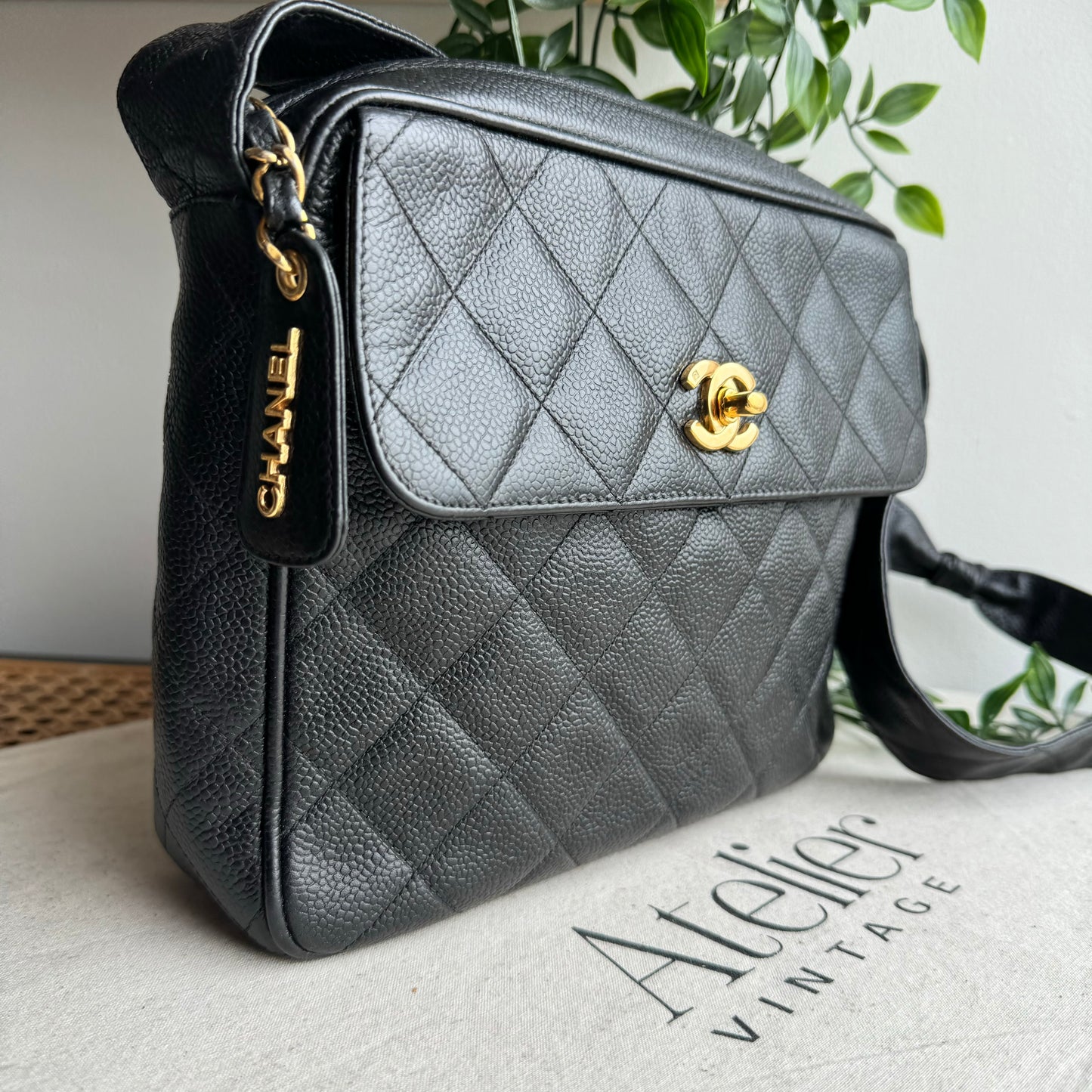 Chanel 1994 Caviar Leather CC Turnlock Shoulder Bag