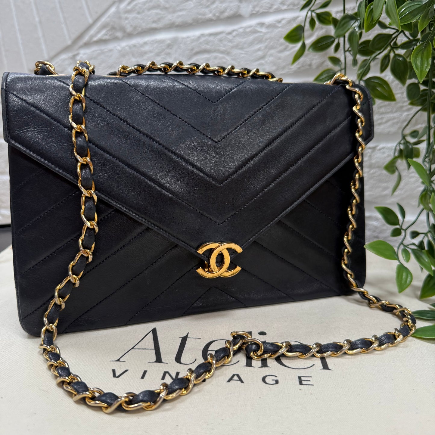 Chanel 1986 Navy Chevron CC Clasp Chevron