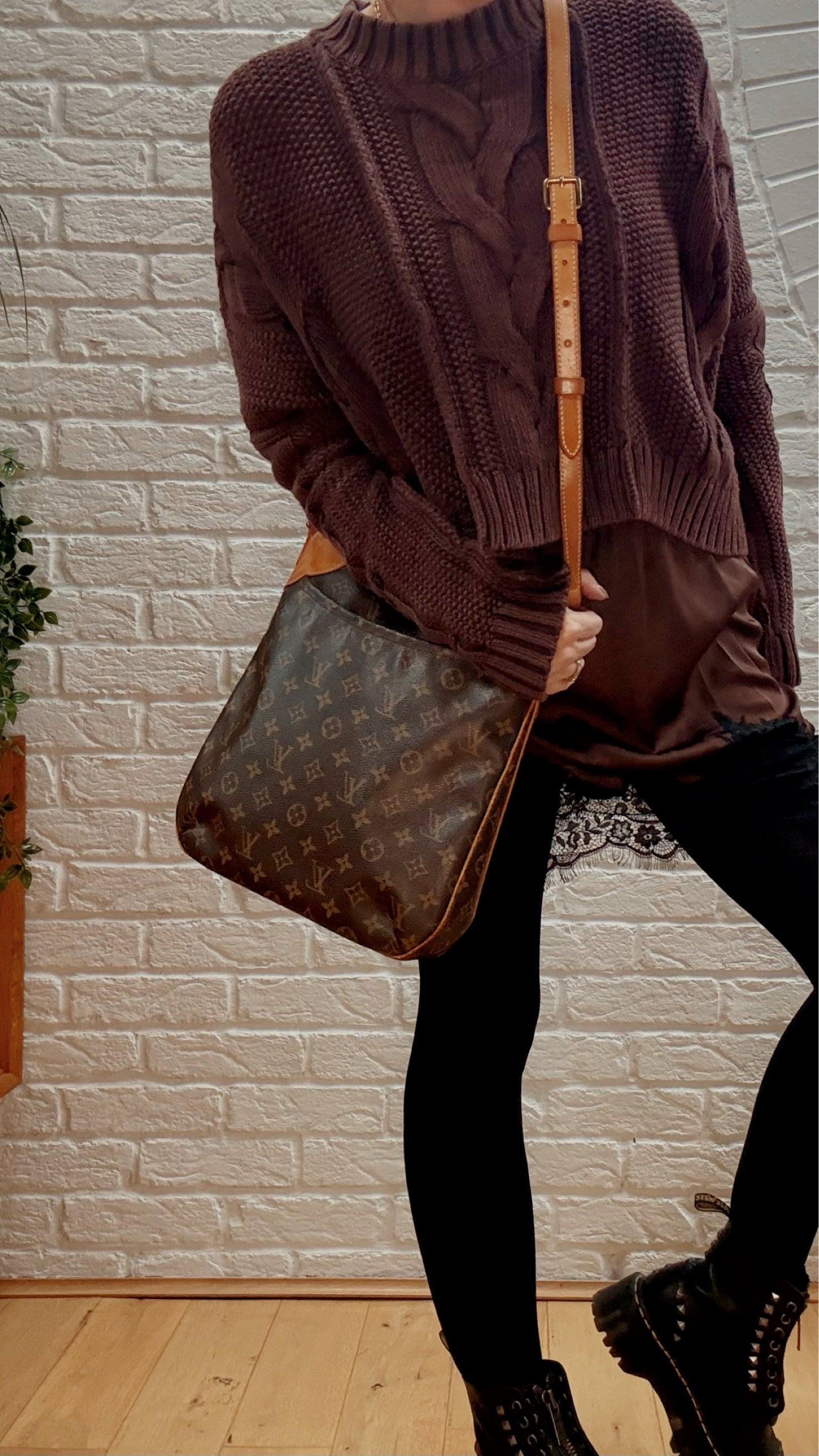 Louis Vuitton 2008 Odeon GM Cross Body