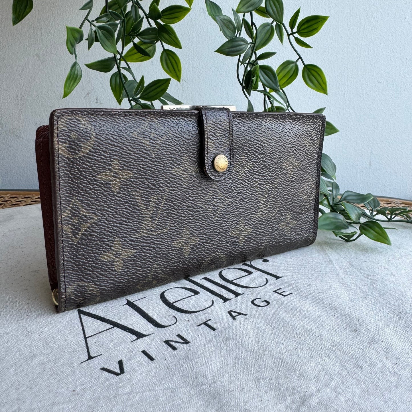 Louis Vuitton 1999 Long Kiss Lock Purse
