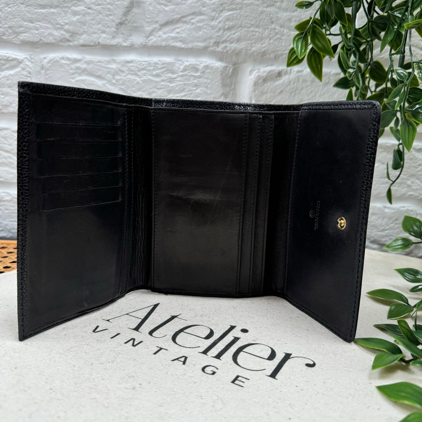 Chanel 1997 Caviar Leather CC Medium Bi Fold Purse