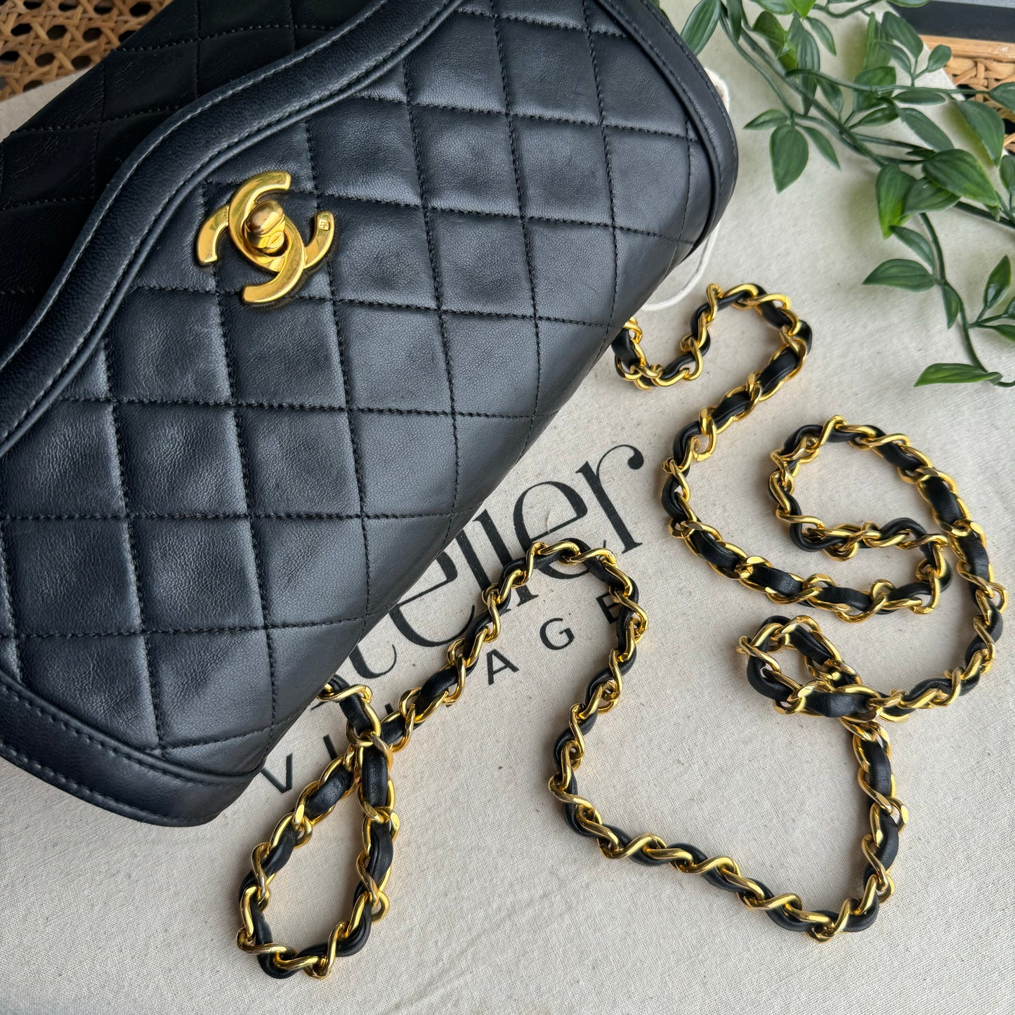 Chanel 1989 quilted Wave Single Flap & Purse