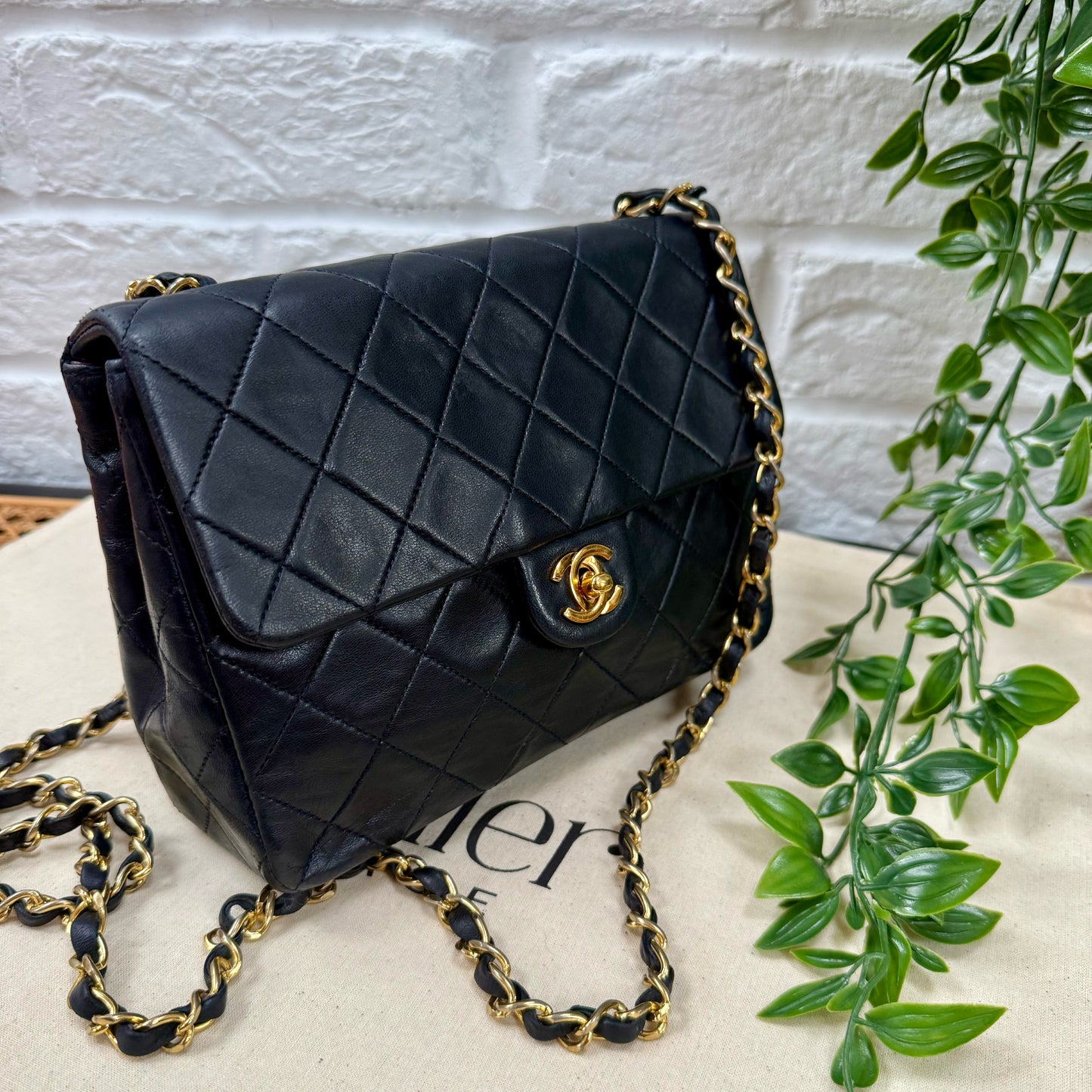 Chanel 1989 Classic Square Single Flap Medium - Navy
