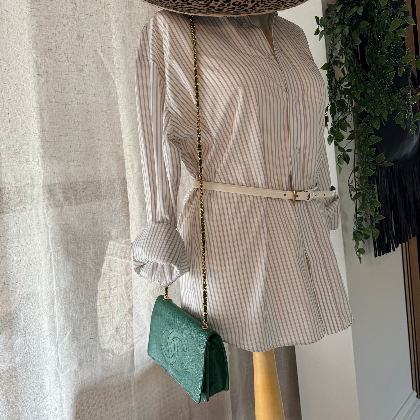 Chanel late 1980s Emerald Caviar Leather Wallet on Chain