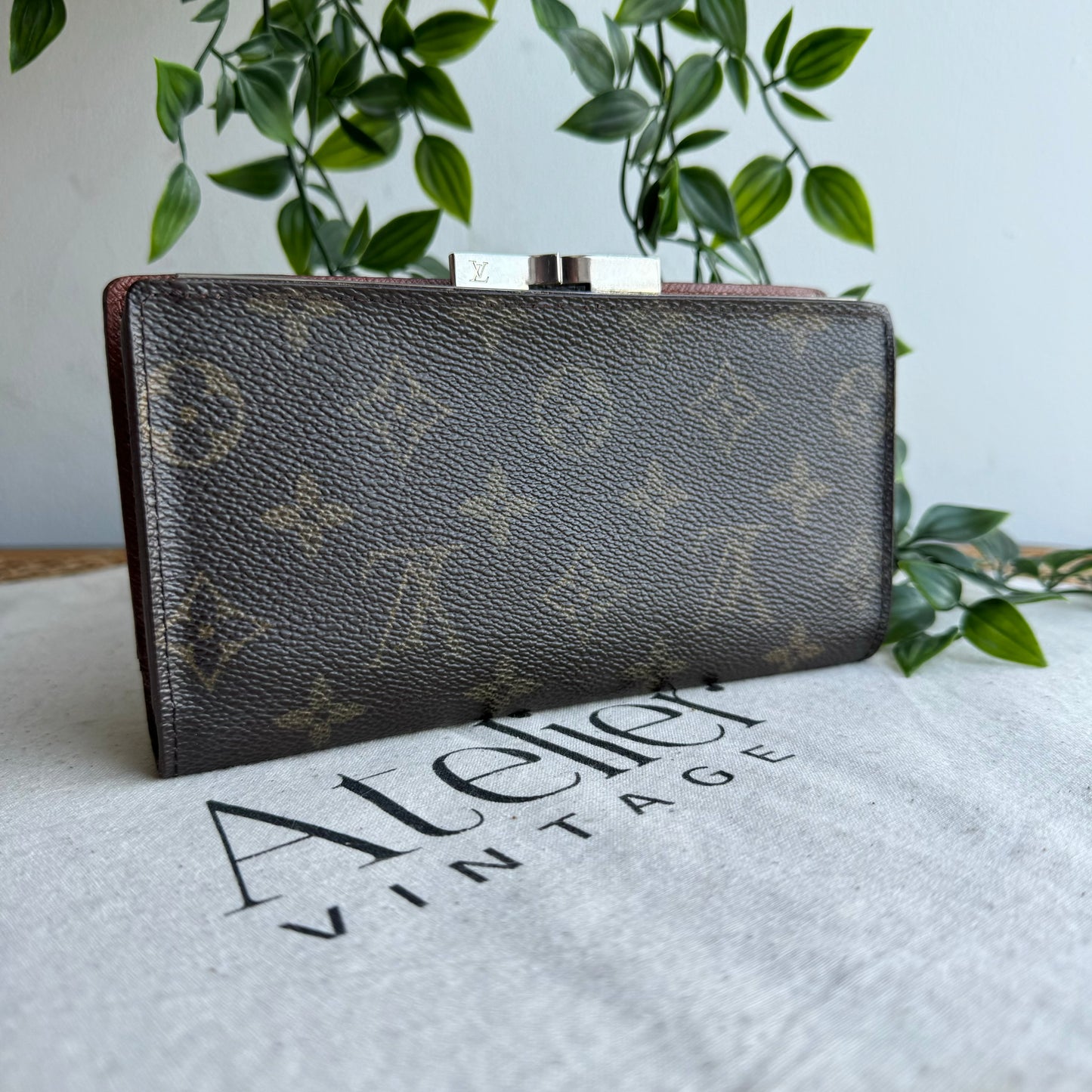 Louis Vuitton 1999 Long Kiss Lock Purse