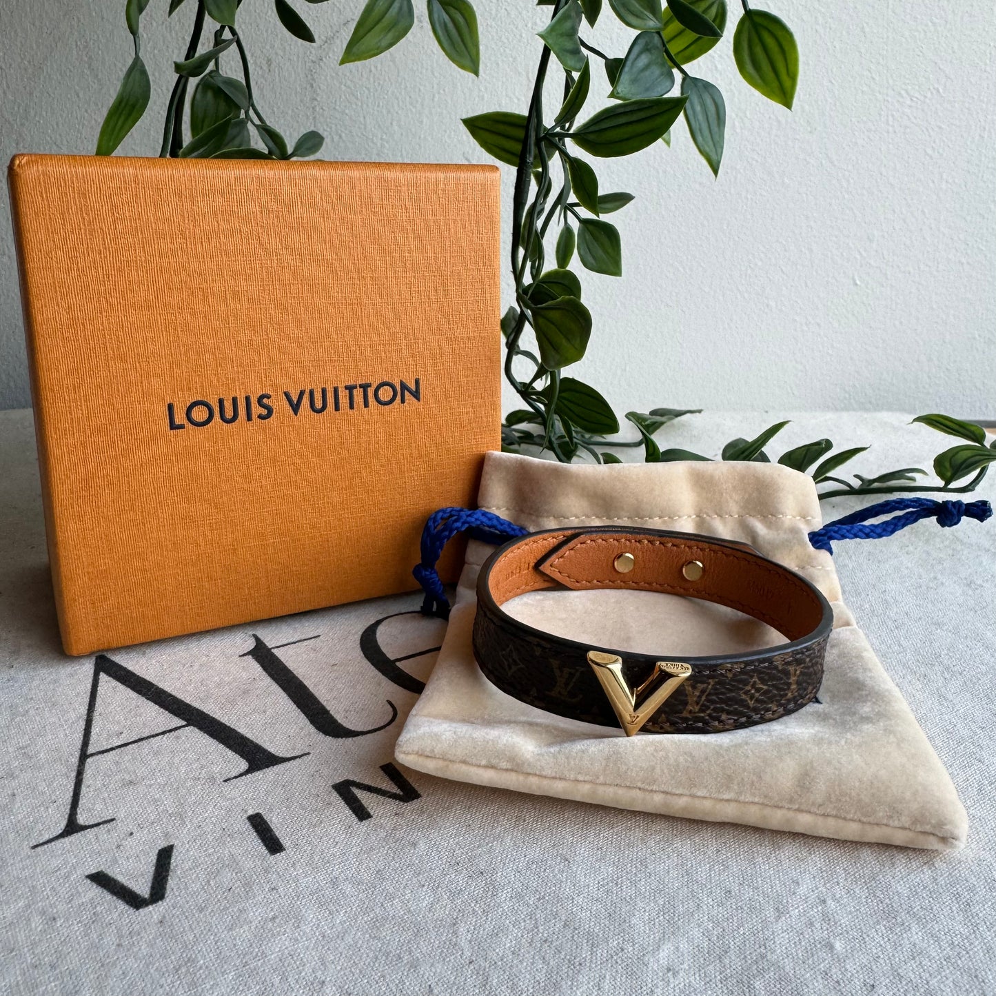 Louis Vuitton V Bracelet Monogram