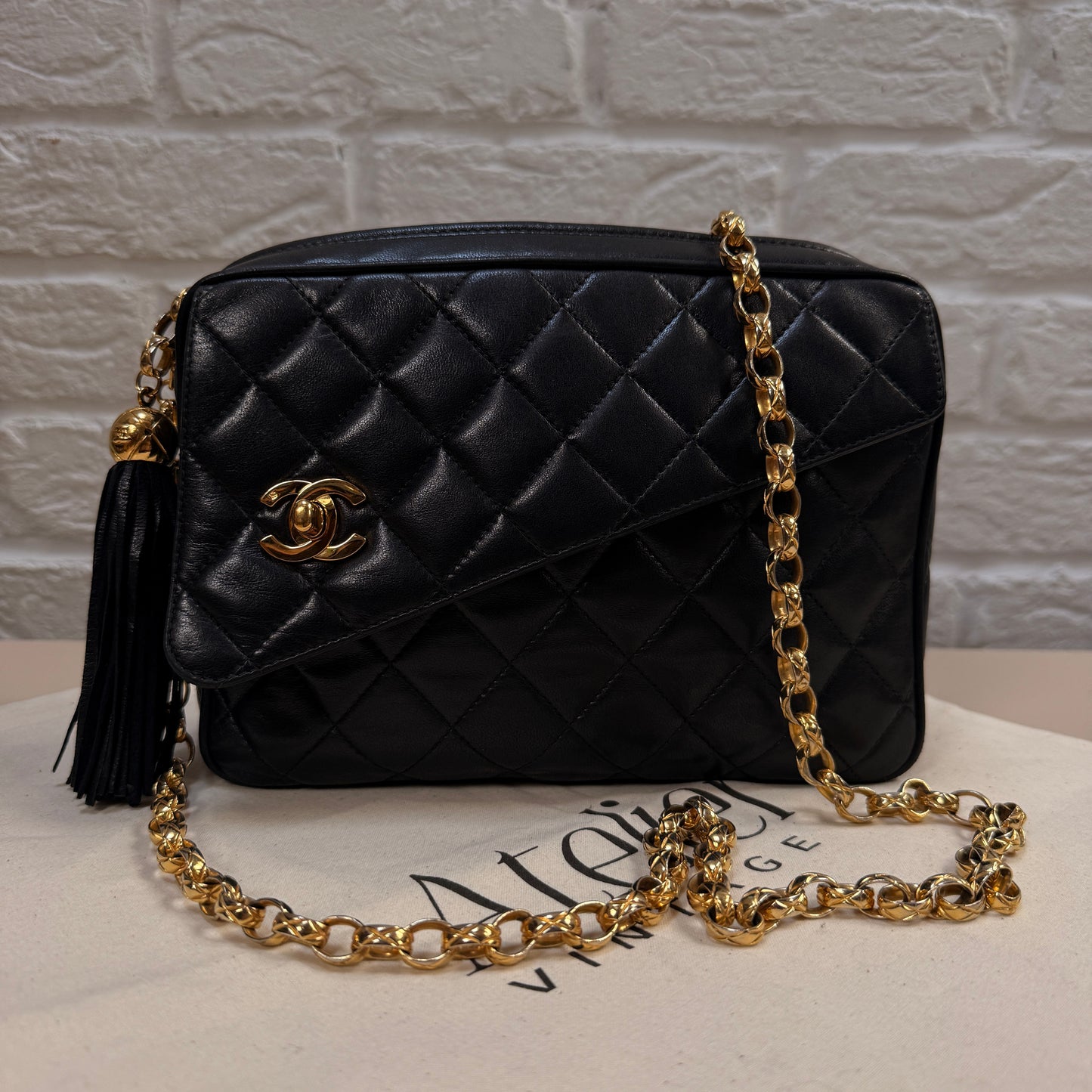 Chanel 1991 Rare Turnlock Camera Bag with bijoix chain in black Lambskin leather and 24k gold hardware