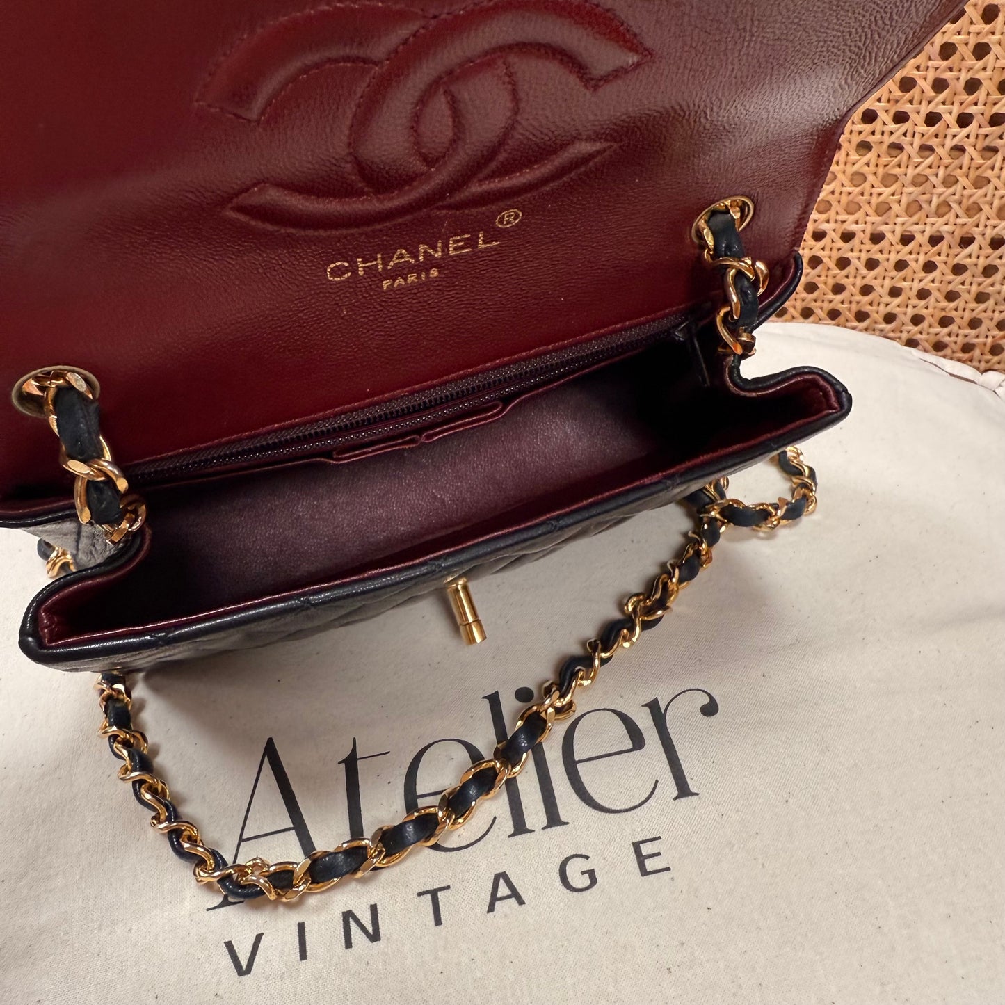 Chanel Paris limited Edition 1989 CC Circle single flap