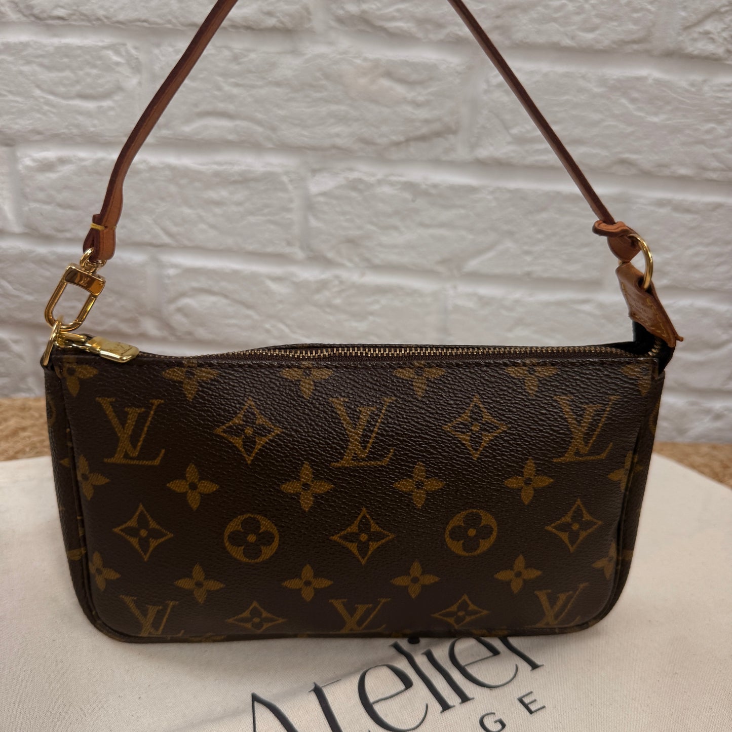 Louis Vuitton 2002 Pochette Accessoires