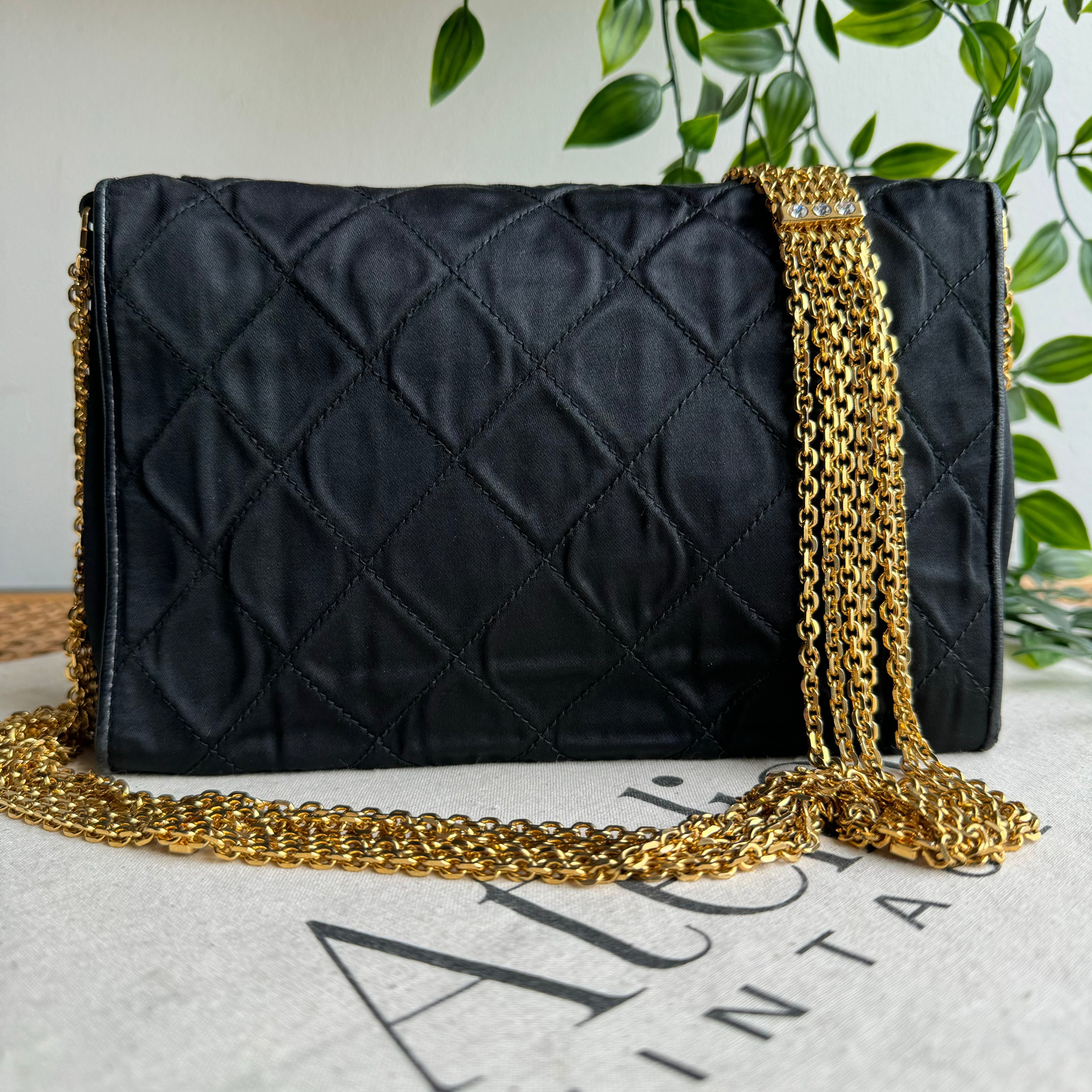 Chanel retro chain sales flap bag