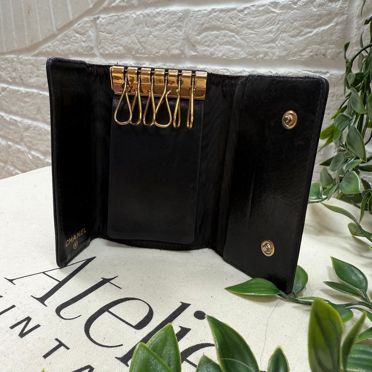 Chanel 2000 Black Caviar Leather six key holder