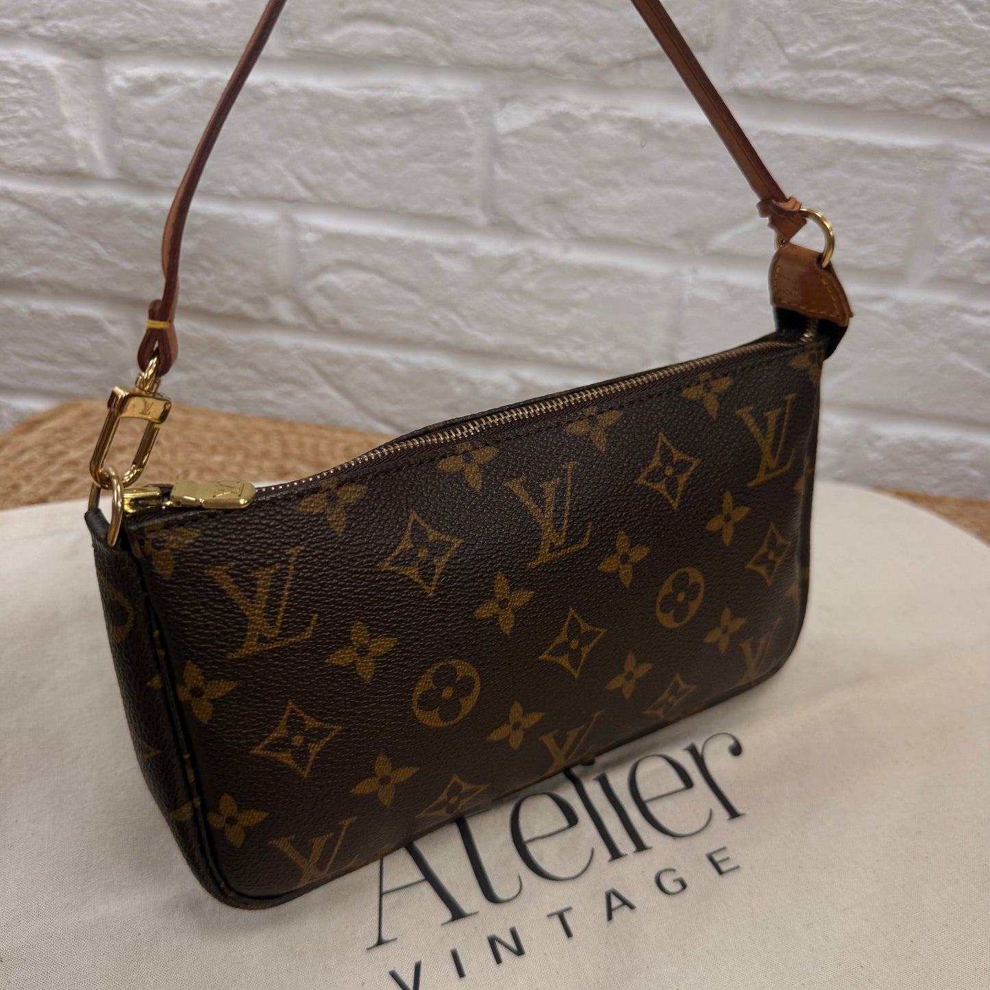Louis Vuitton 2002 Pochette Accessoires