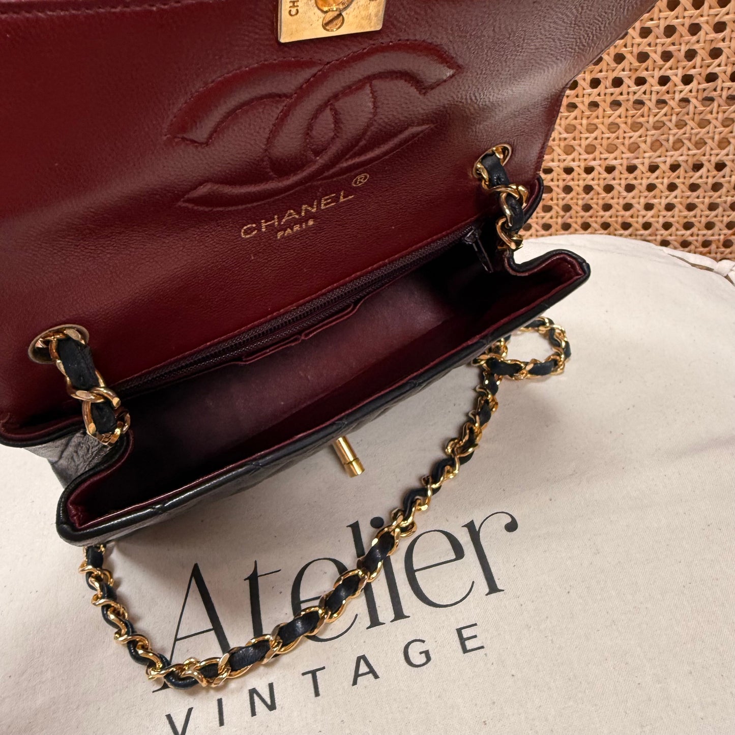 Chanel Paris limited Edition 1989 CC Circle single flap