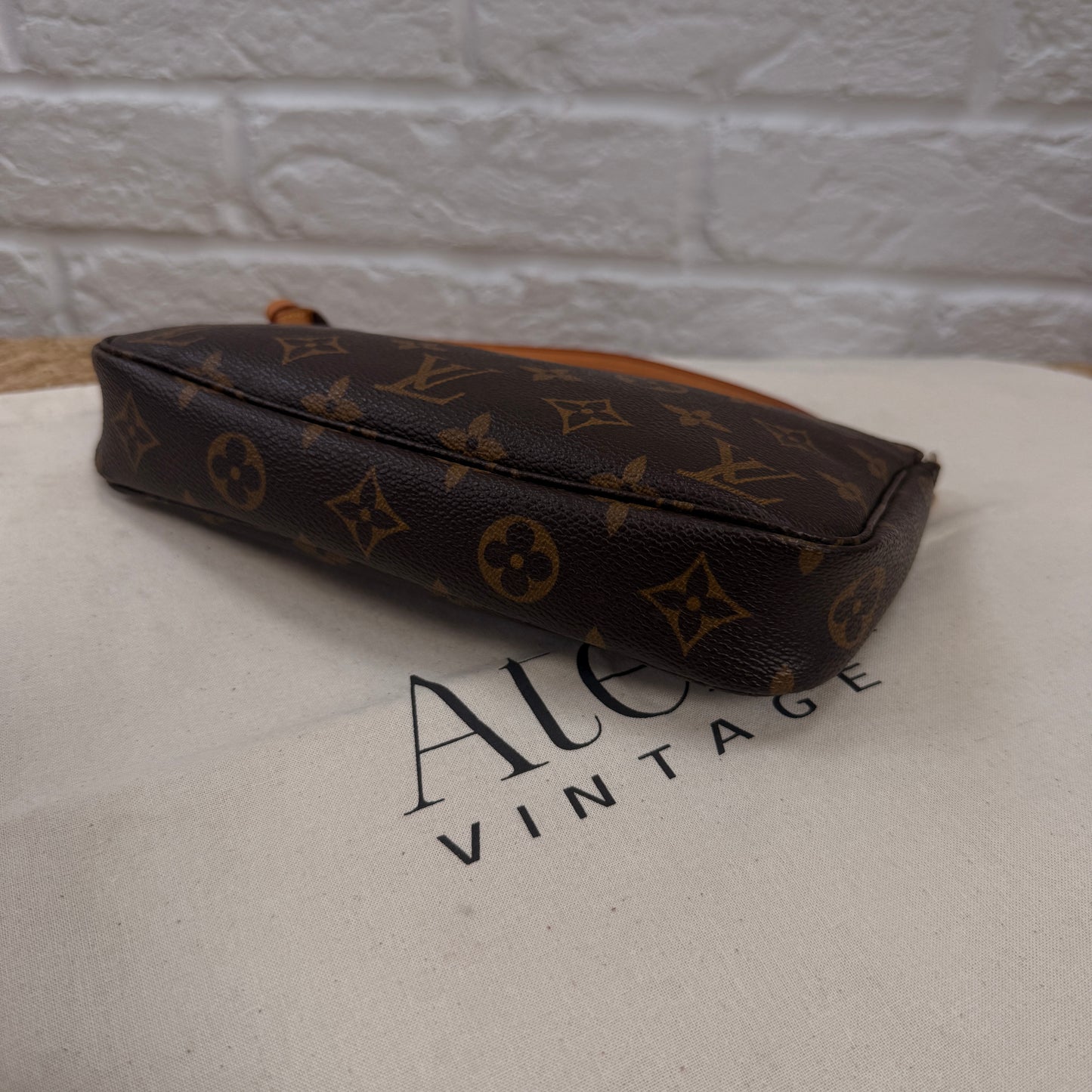 Louis Vuitton 2003 Pochette Accessoires