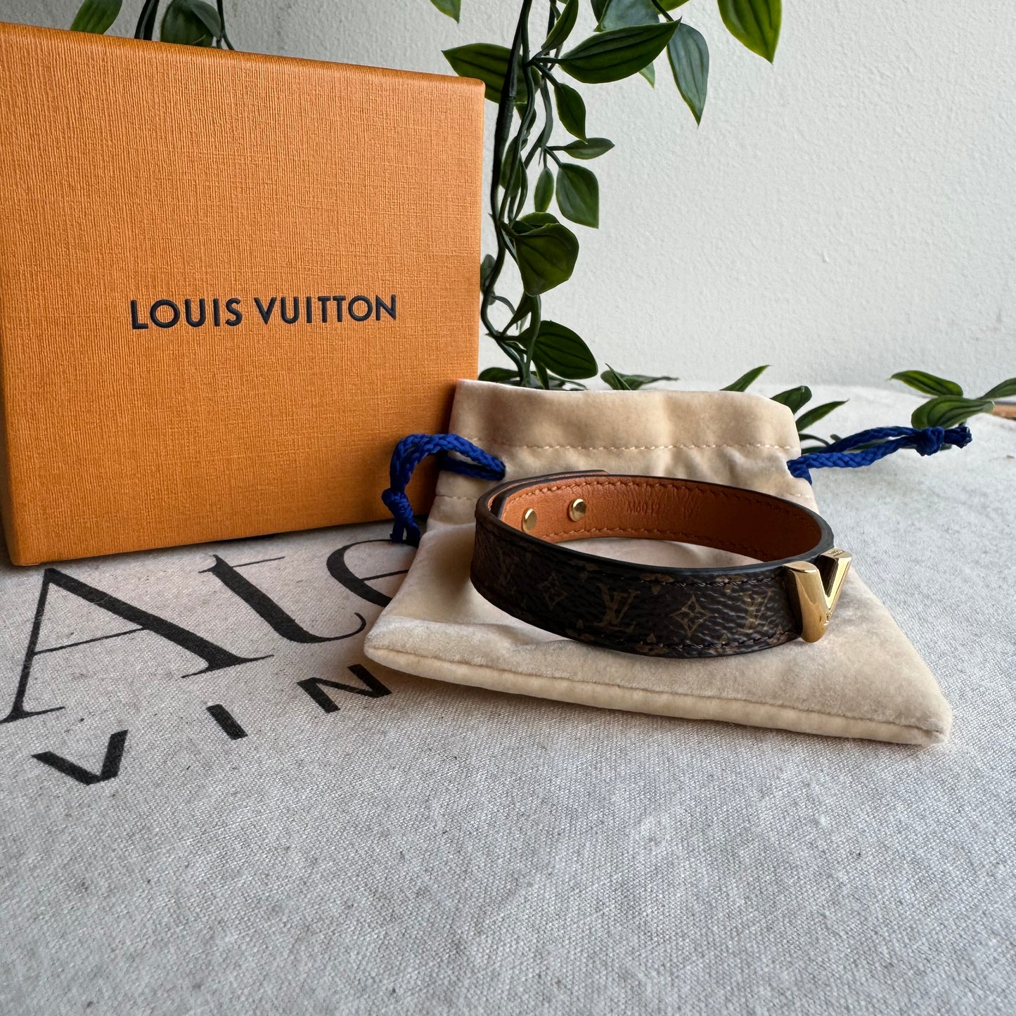 Louis Vuitton V Bracelet Monogram