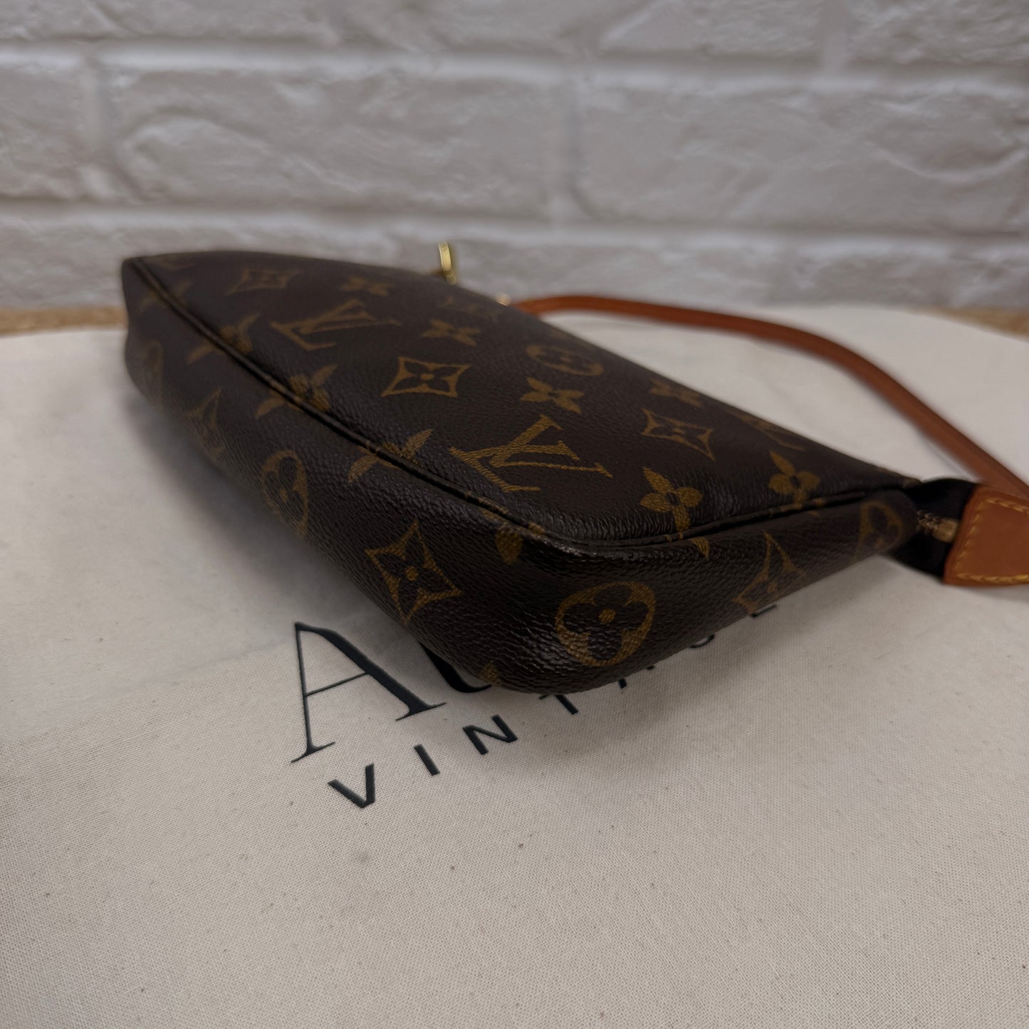 Louis Vuitton 2002 Pochette Accessoires