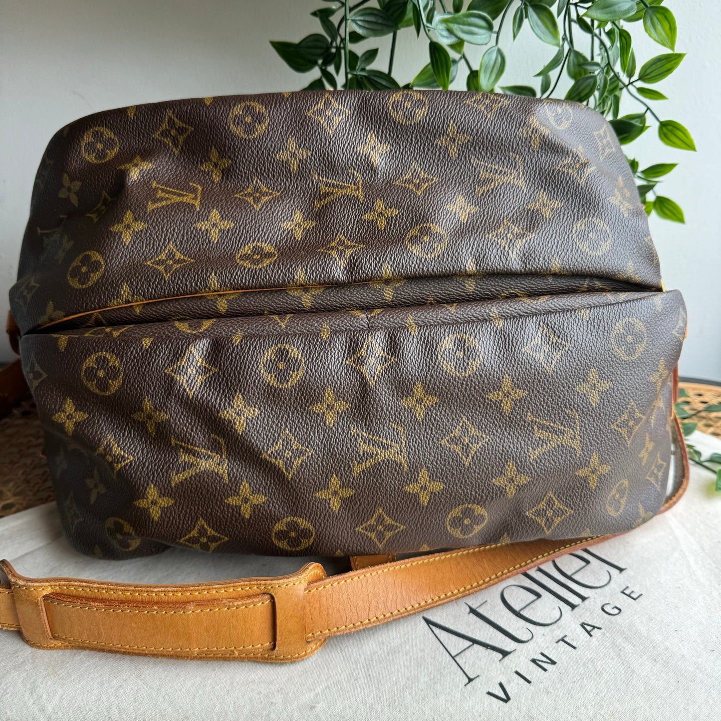 Louis Vuitton 1990 Samur 35