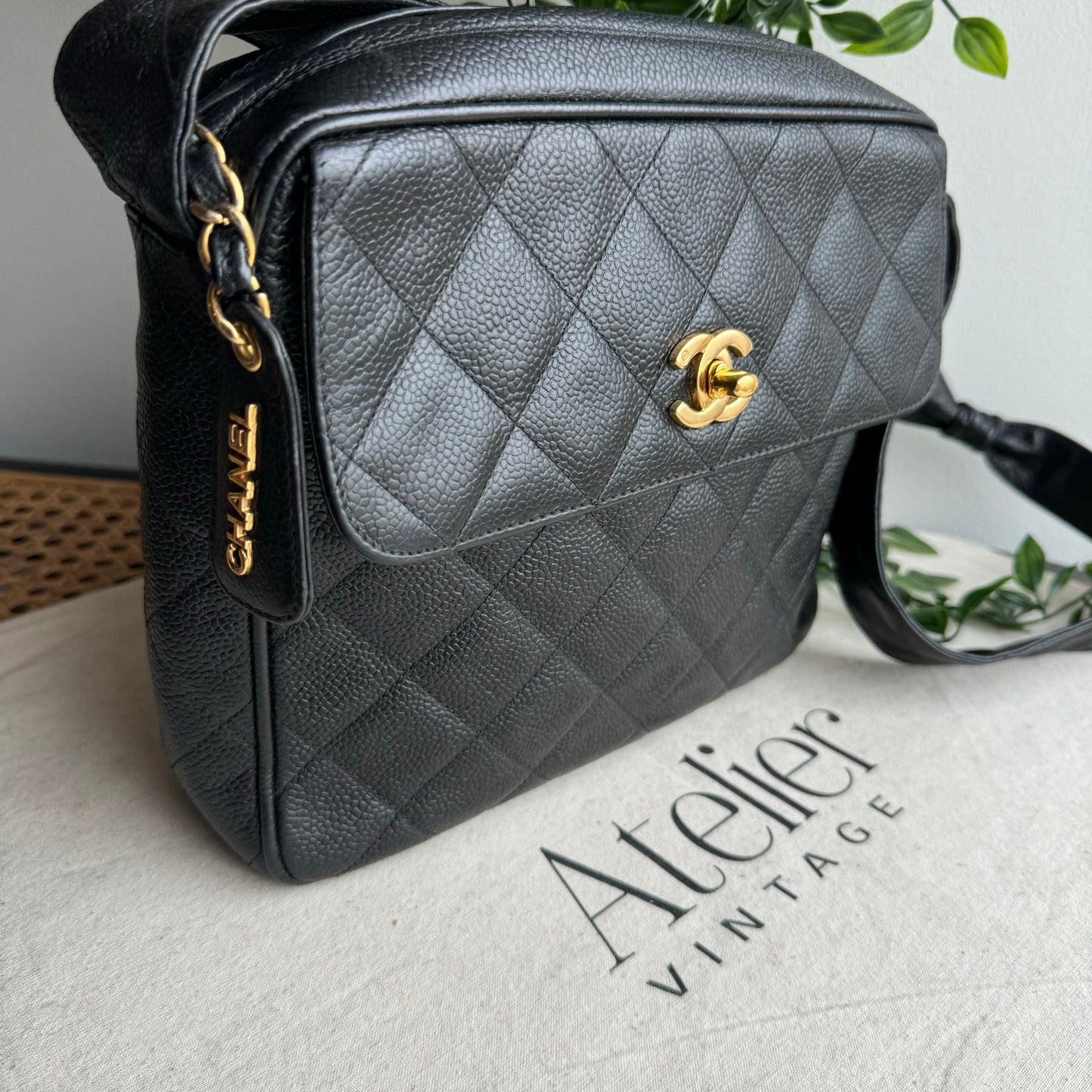 Chanel 1994 Caviar Leather CC Turnlock Shoulder Bag