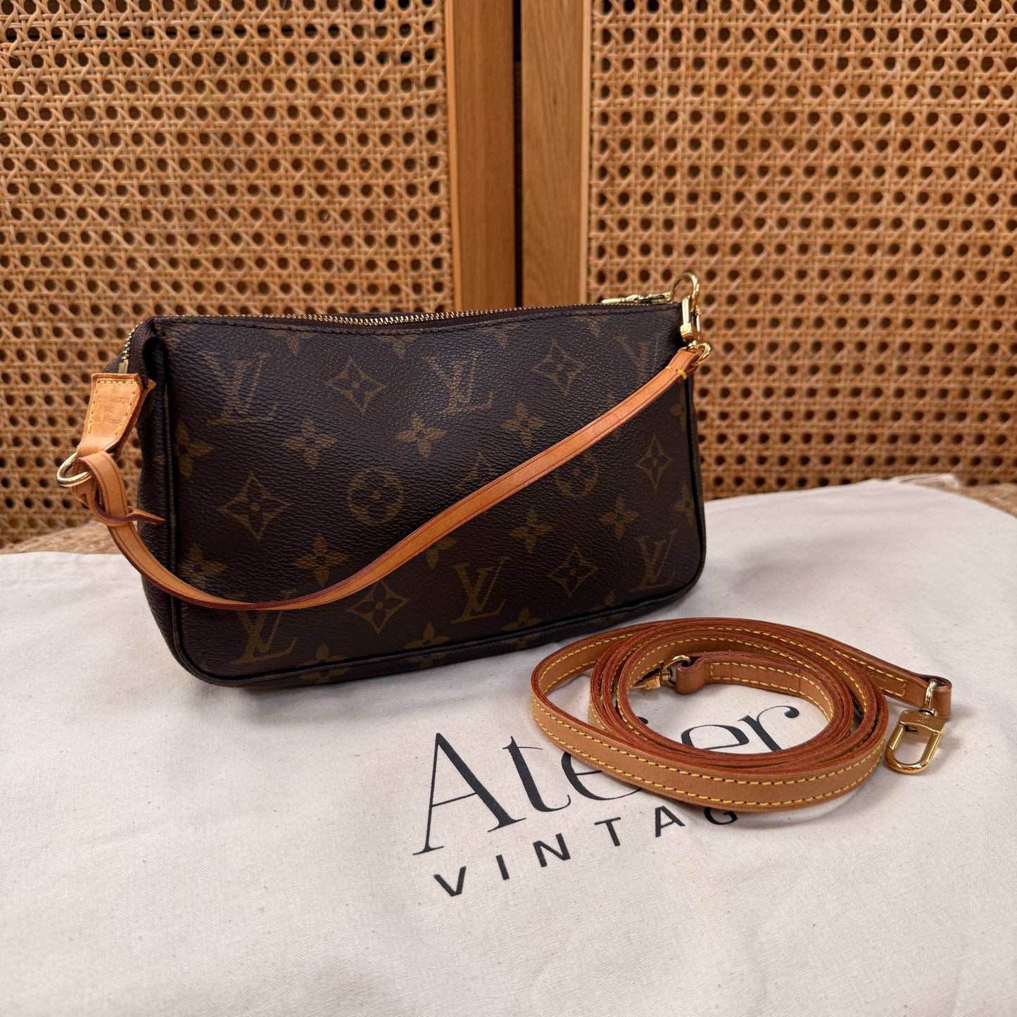 Louis Vuitton 2000 Pochette Accesssoires with second Crossbody Strap