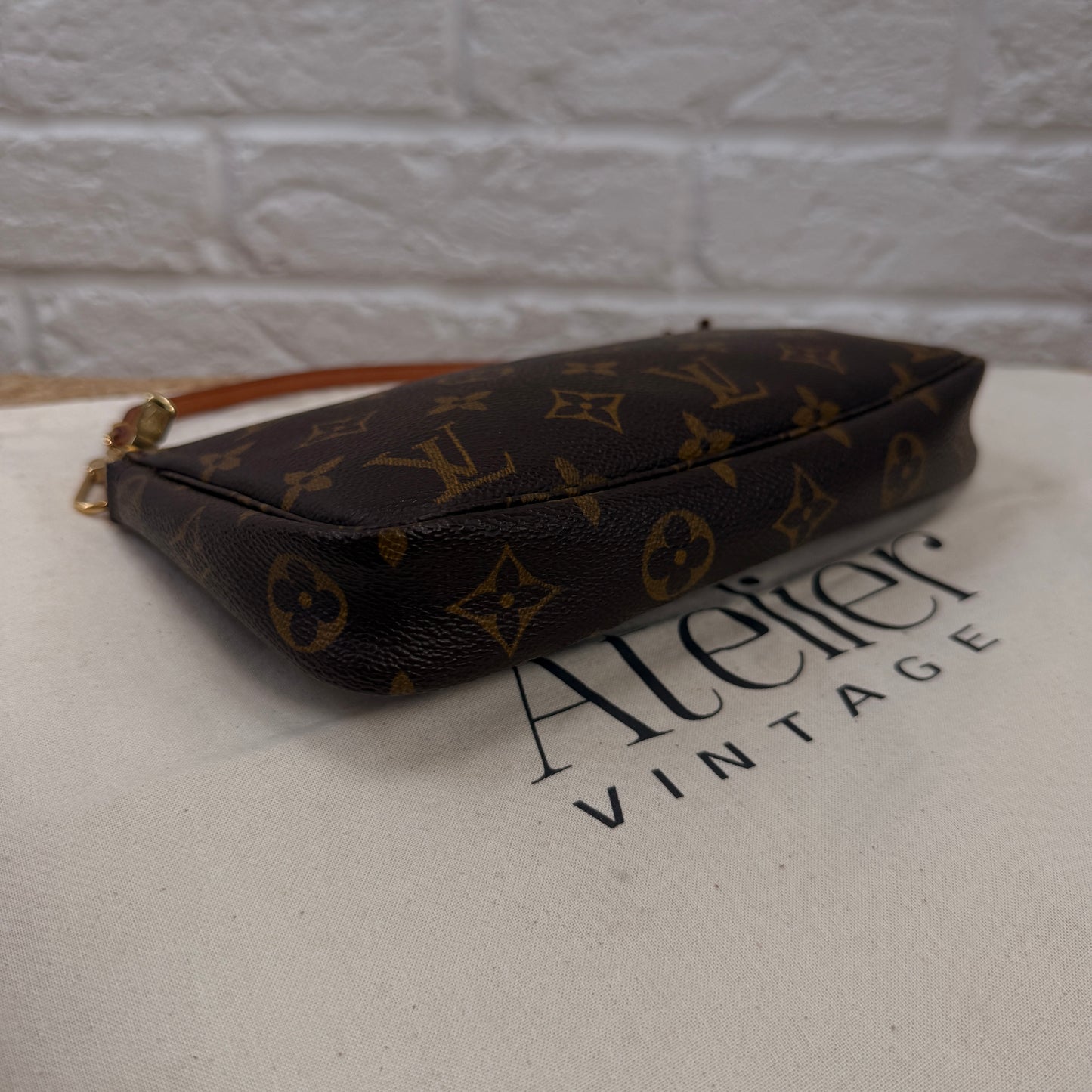 Louis Vuitton 2002 Pochette Accessoires