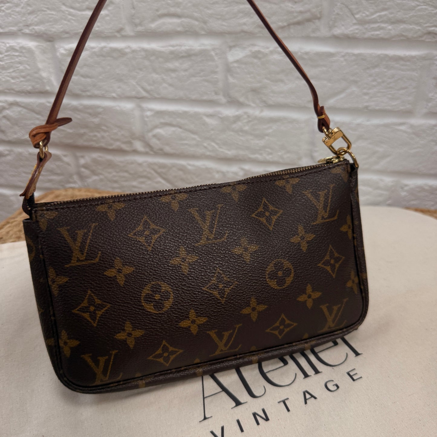 Louis Vuitton 2002 Pochette Accessoires