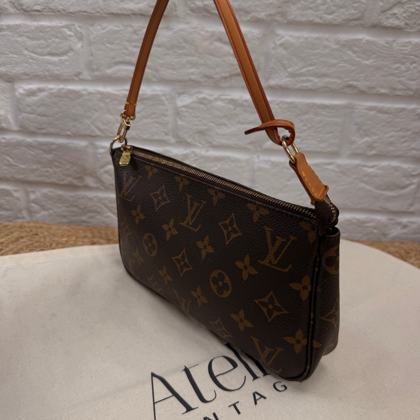 Louis Vuitton 2003 Pochette Accessoires