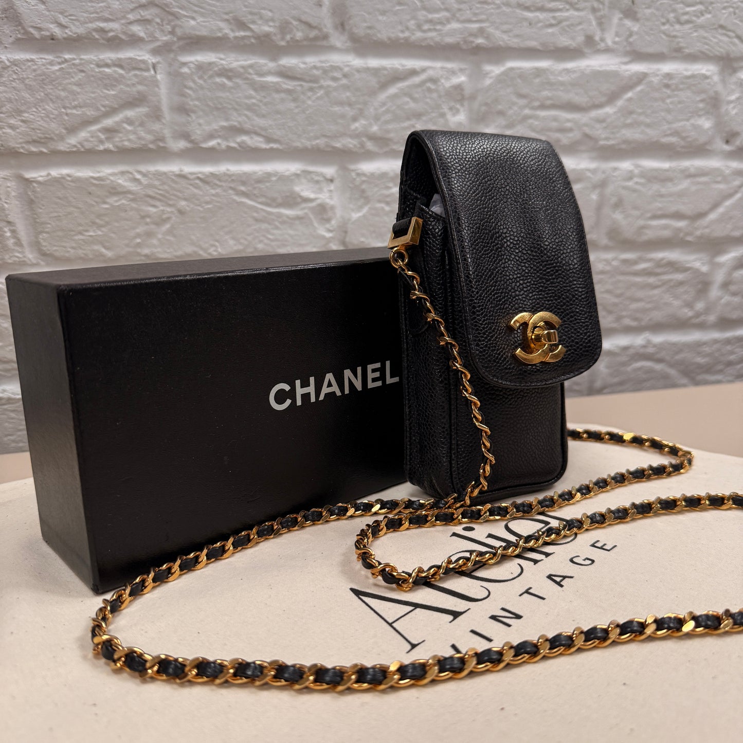 Chanel 1994 Caviar Pochette - Black Caviar Leather & 24k hold hardware
