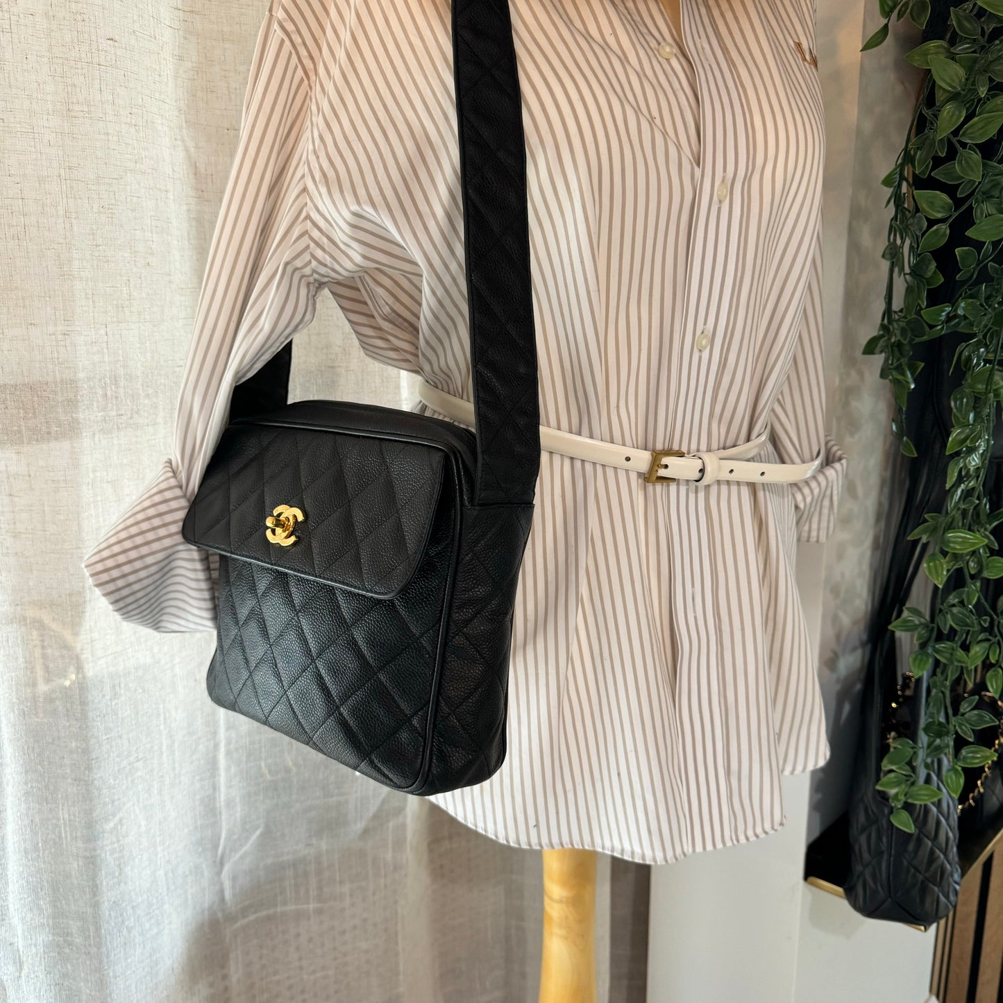 Chanel 1994 Caviar Leather CC Turnlock Shoulder Bag