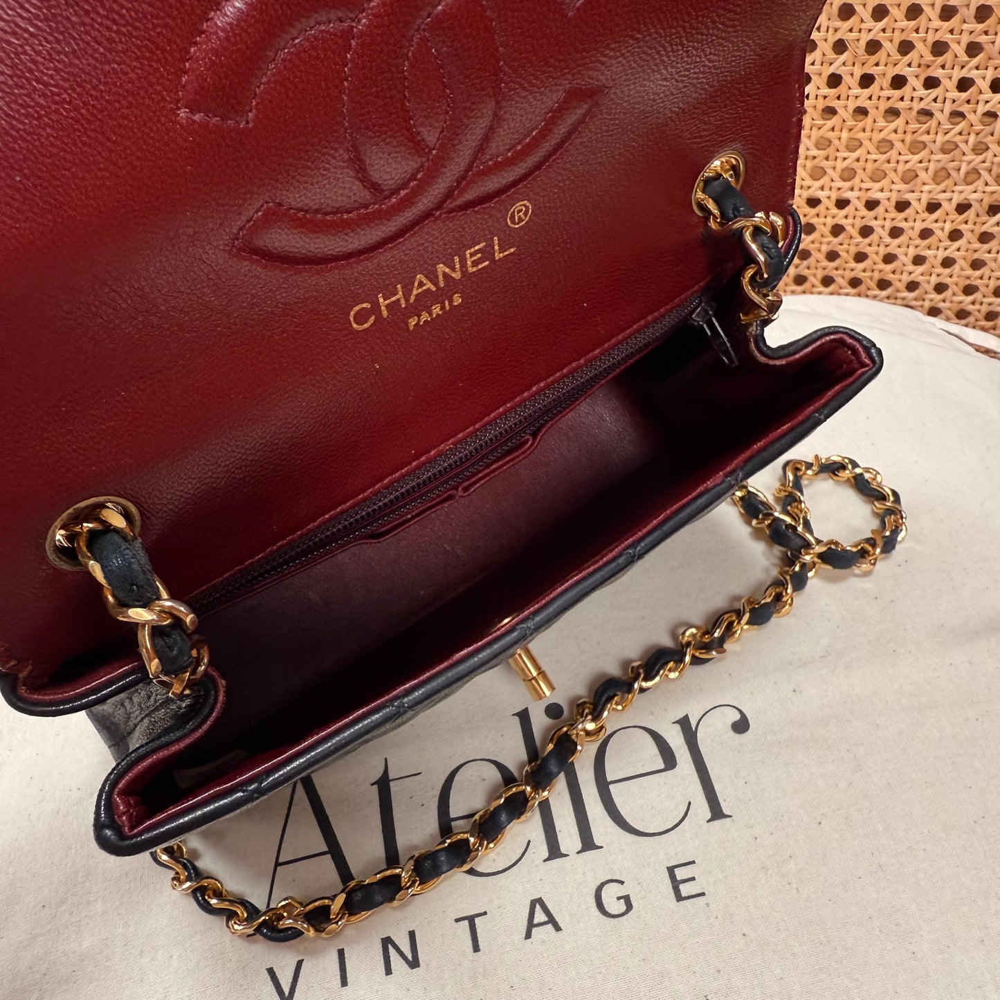 Chanel Paris limited Edition 1989 CC Circle single flap