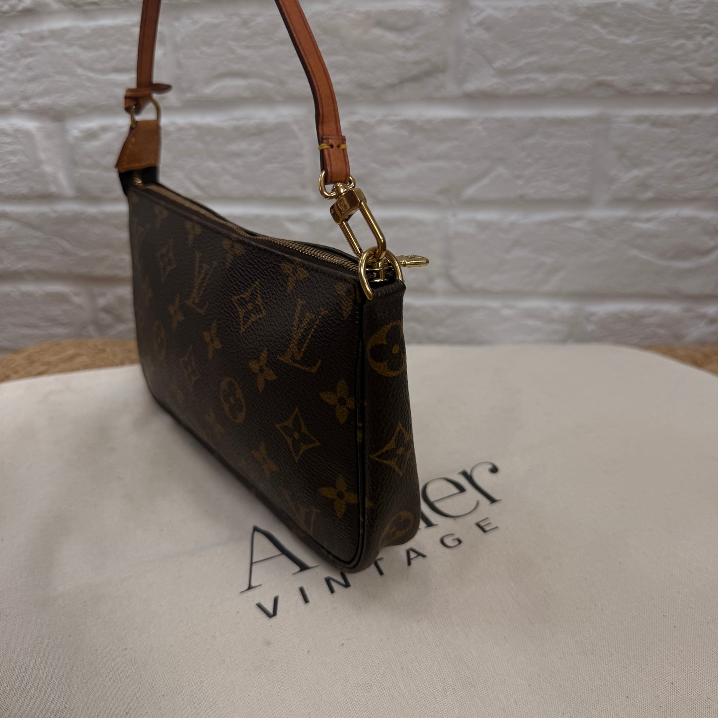 Louis Vuitton 2002 Pochette Accessoires