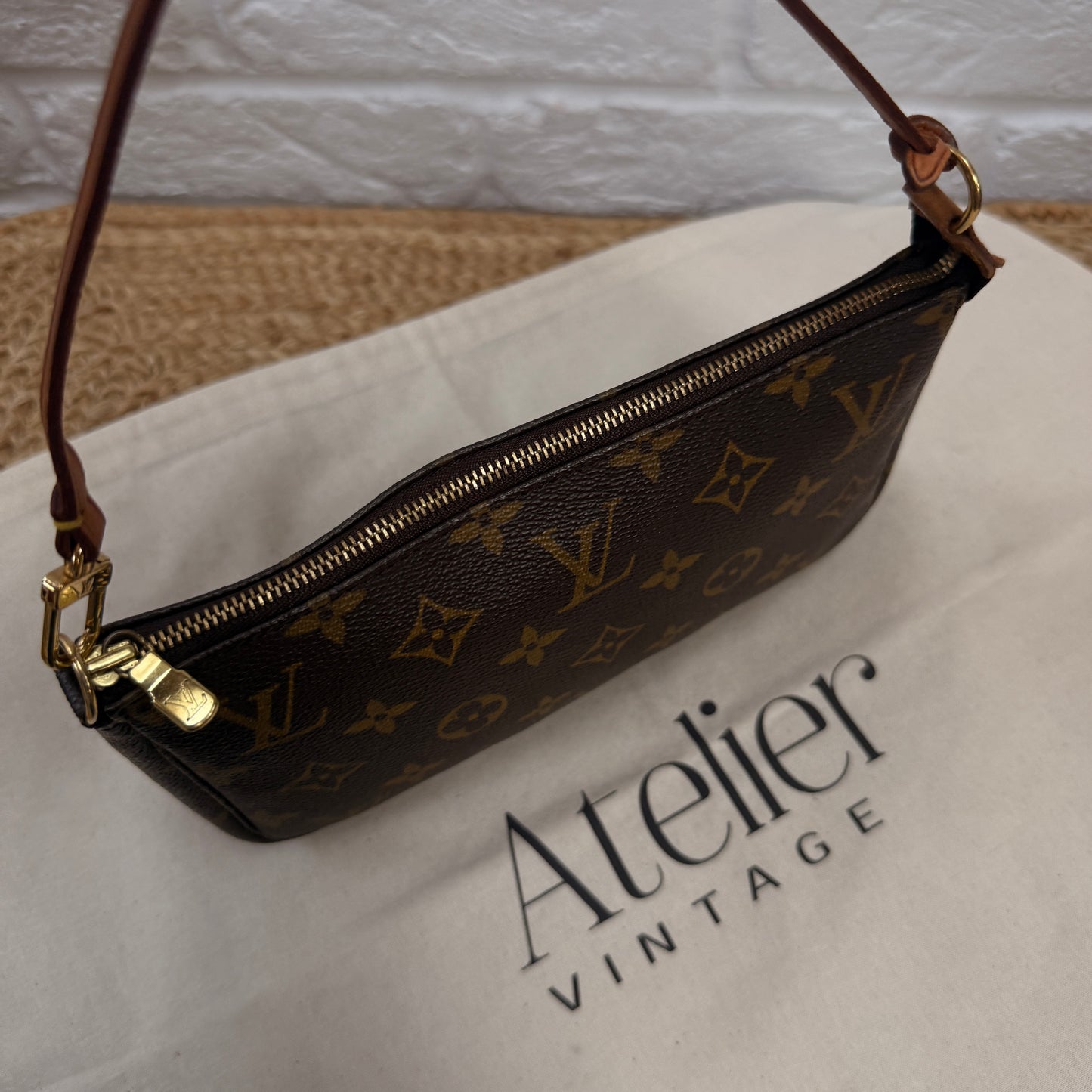Louis Vuitton 2002 Pochette Accessoires