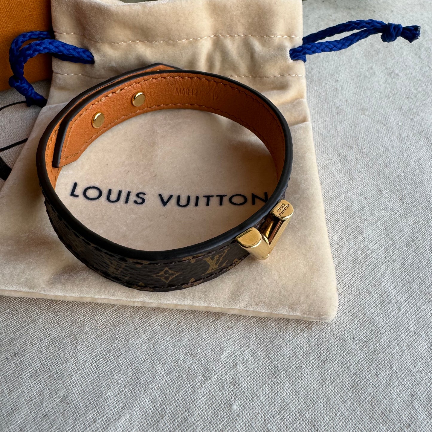 Louis Vuitton V Bracelet Monogram