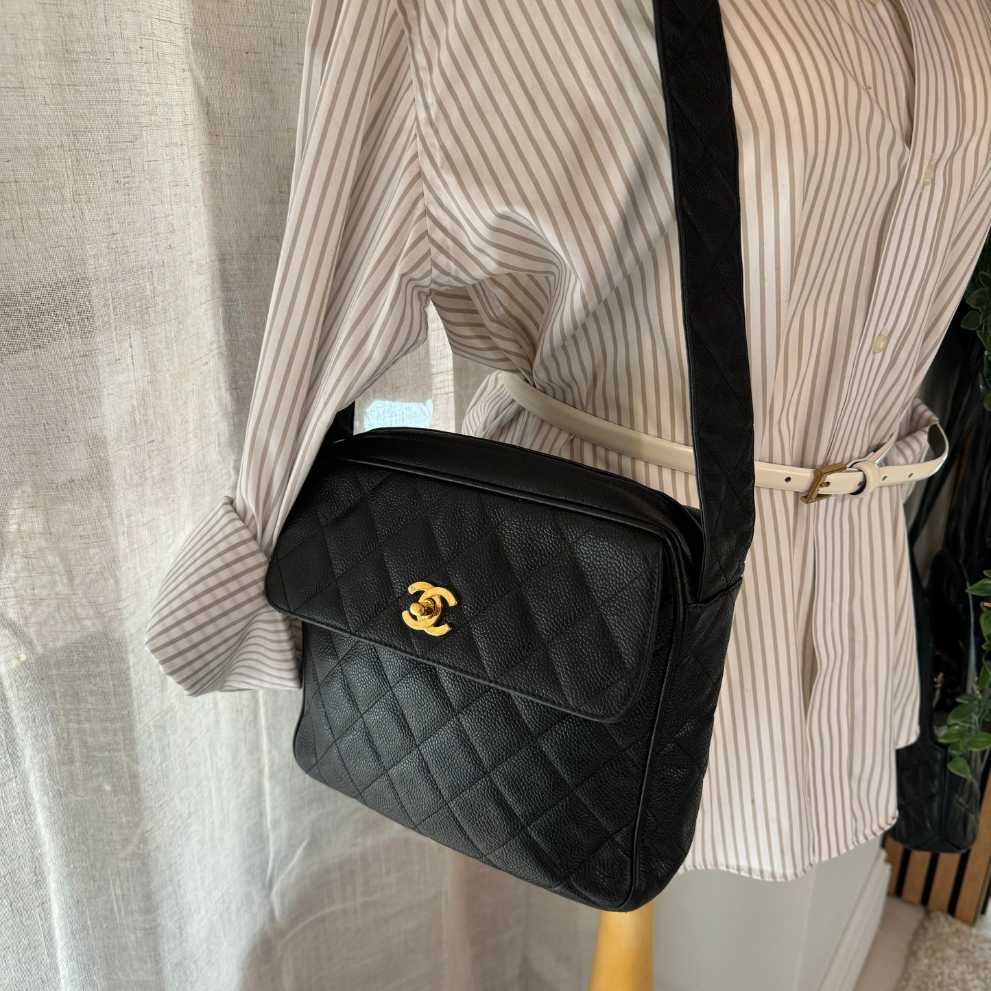 Chanel 1994 Caviar Leather CC Turnlock Shoulder Bag