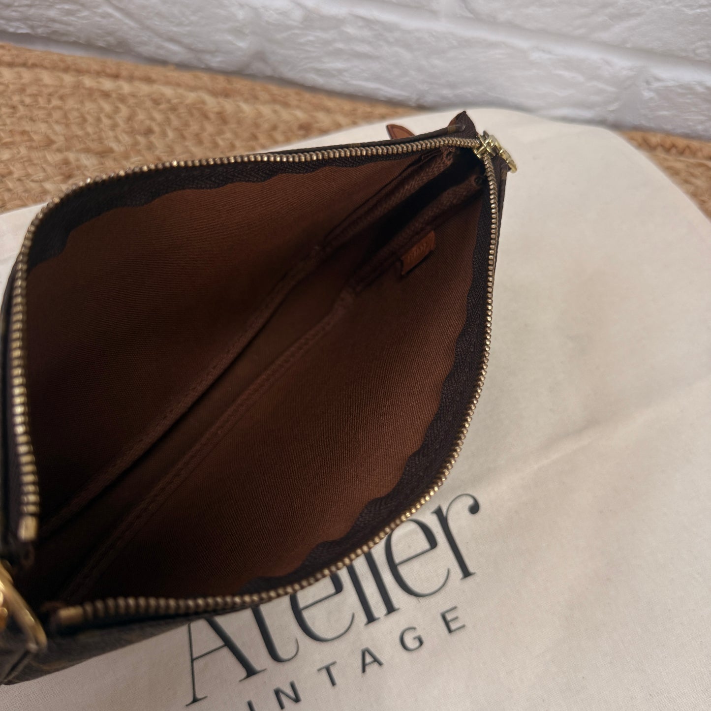 Louis Vuitton 2002 Pochette Accessoires